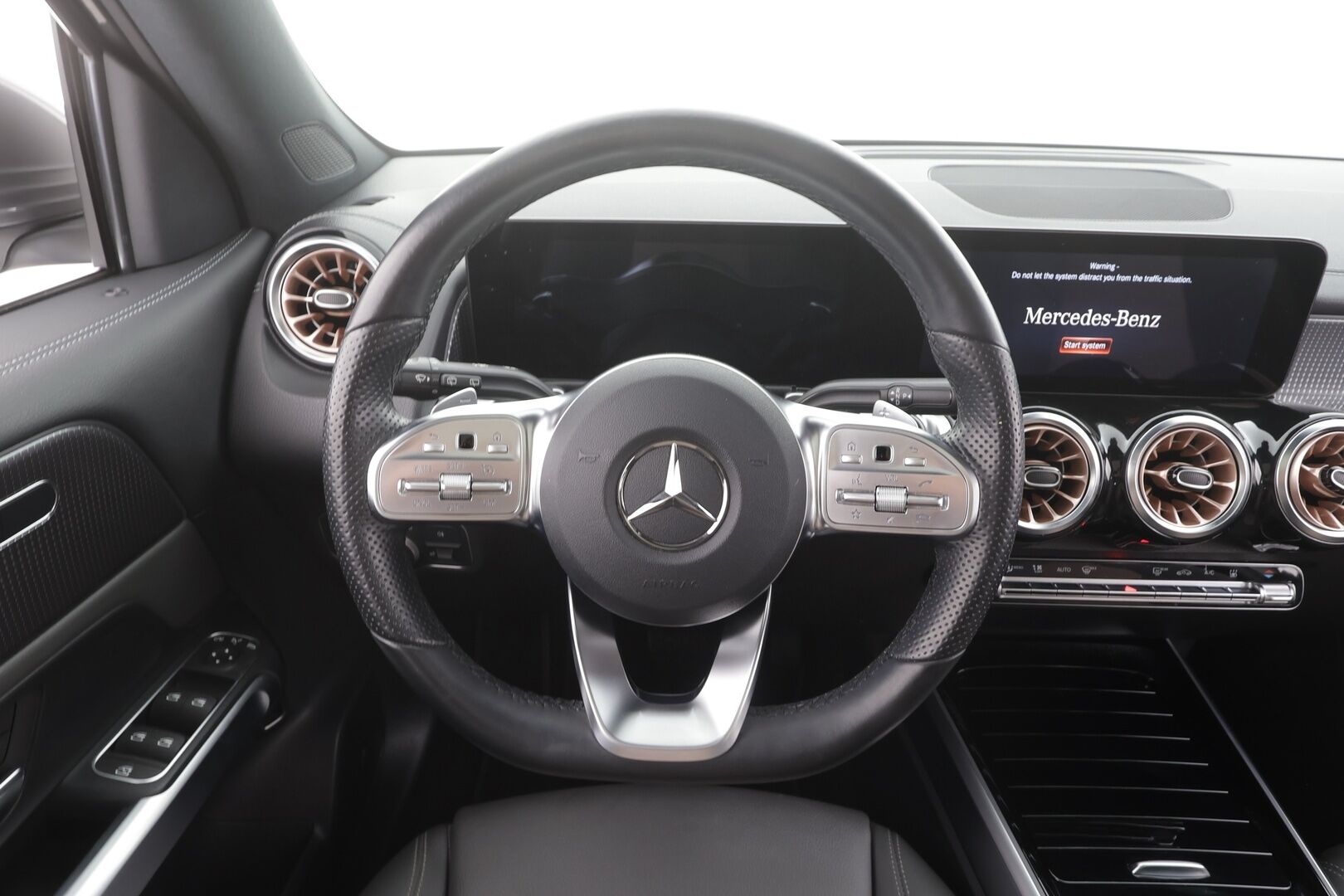 MERCEDES-BENZ EQB 2022 300 4MATIC Business 7-Paik. - | Panorama | Vakkari | P.Kamera | Puolinahat | Midline | Navi | LED | Keyless | Widescreen | Sähköluukku | Merkkihuollettu |