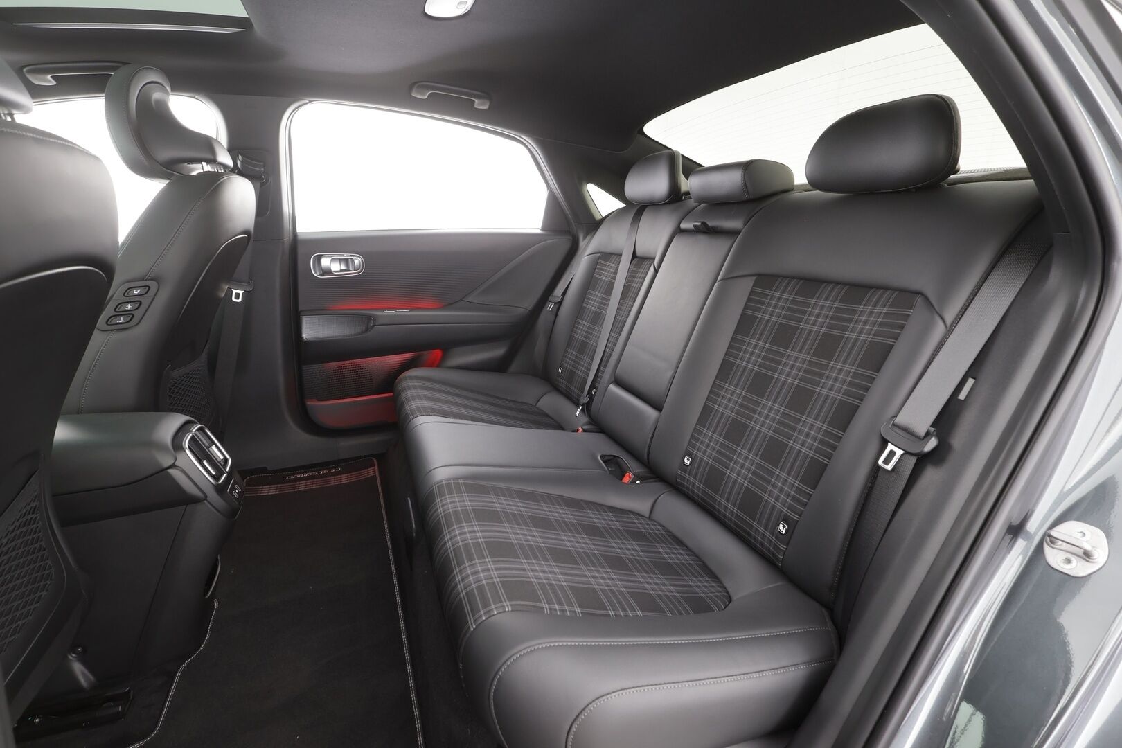 HYUNDAI IONIQ 6 2023 77 kWh 325 hv AWD First Edition - | ACC | ILP | 360° | HUD | BOSE | Matrix | Kattoluukku | Muistipenkki | Relax penkit | Ambient | Sähk. takaluukku | Juuri huollettu!