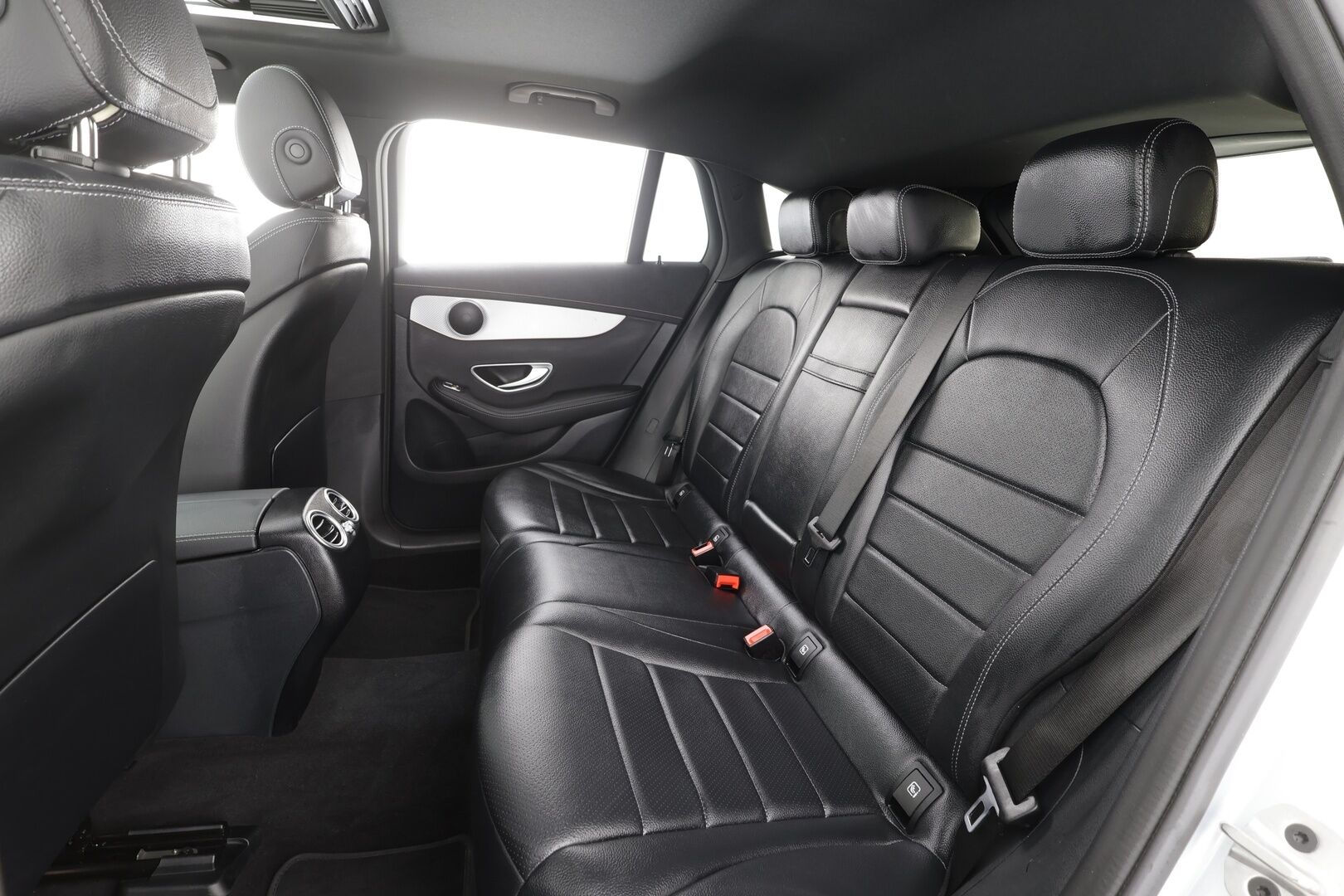 MERCEDES-BENZ EQC 2023 400 4MATIC Premium Business - | ACC | ILP | Distronic+ | Multibeam | 360° | Kattoluukku | Koukku | Sporttipenkit | Nahat | Ambient | Sähk. takaluukku | 