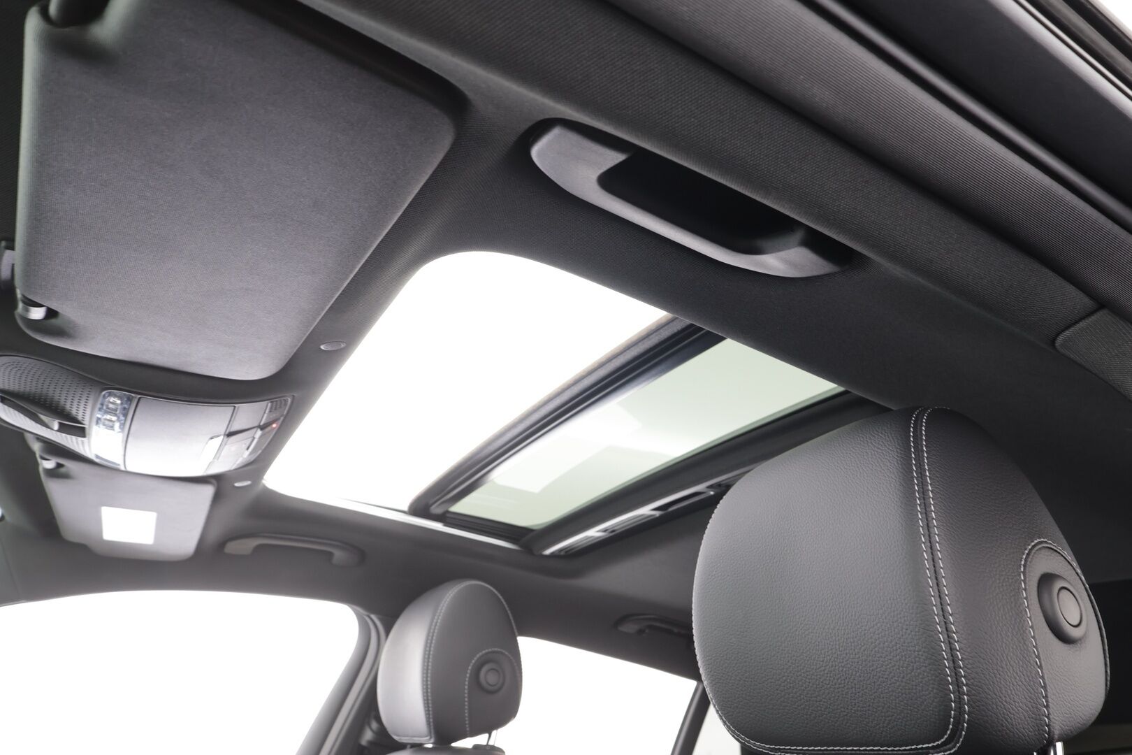 MERCEDES-BENZ EQC 2023 400 4MATIC Premium Business - | ACC | ILP | Distronic+ | Multibeam | 360° | Kattoluukku | Koukku | Sporttipenkit | Nahat | Ambient | Sähk. takaluukku | 