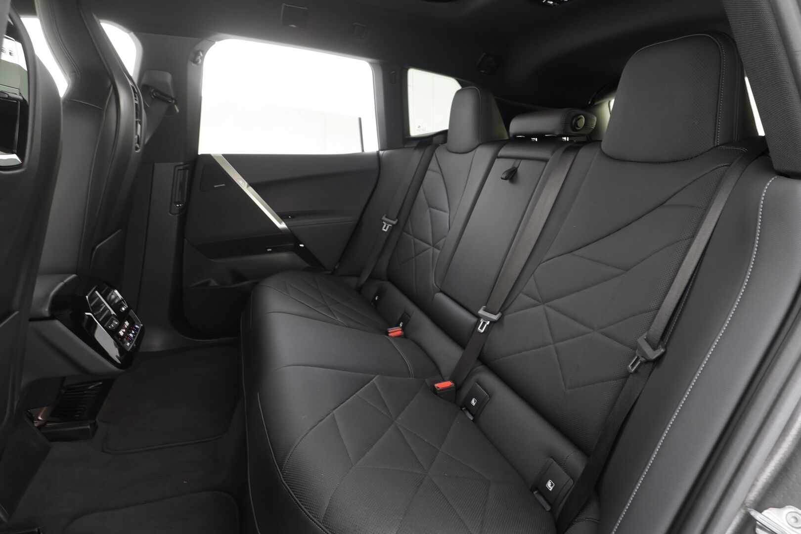BMW iX 2022 xDrive40 - | ACC | Lisälämmitin | Koukku | Sky lounge | HUD | Widescreen | H/K | 360 Kamera | Comfort access | Nahat Muistilla | Merkkihuollettu |