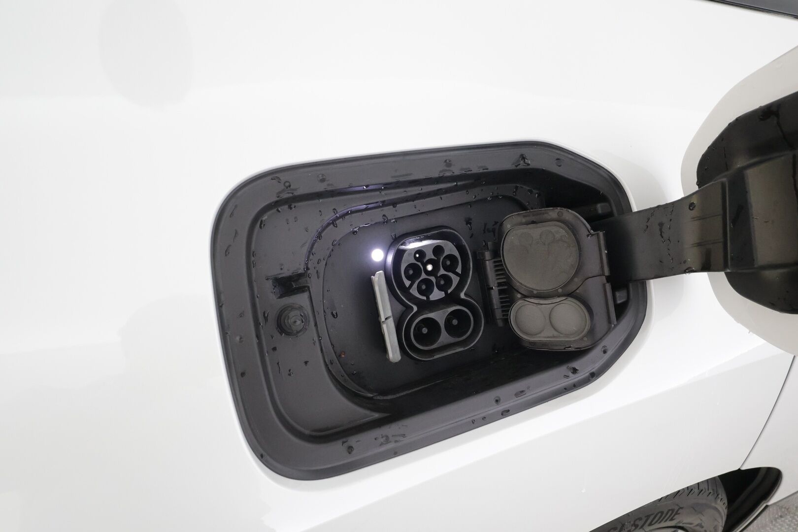 BMW iX 2022 xDrive40 - | ACC | Lisälämmitin | Koukku | Sky lounge | HUD | Widescreen | H/K | 360 Kamera | Comfort access | Nahat Muistilla | Merkkihuollettu |