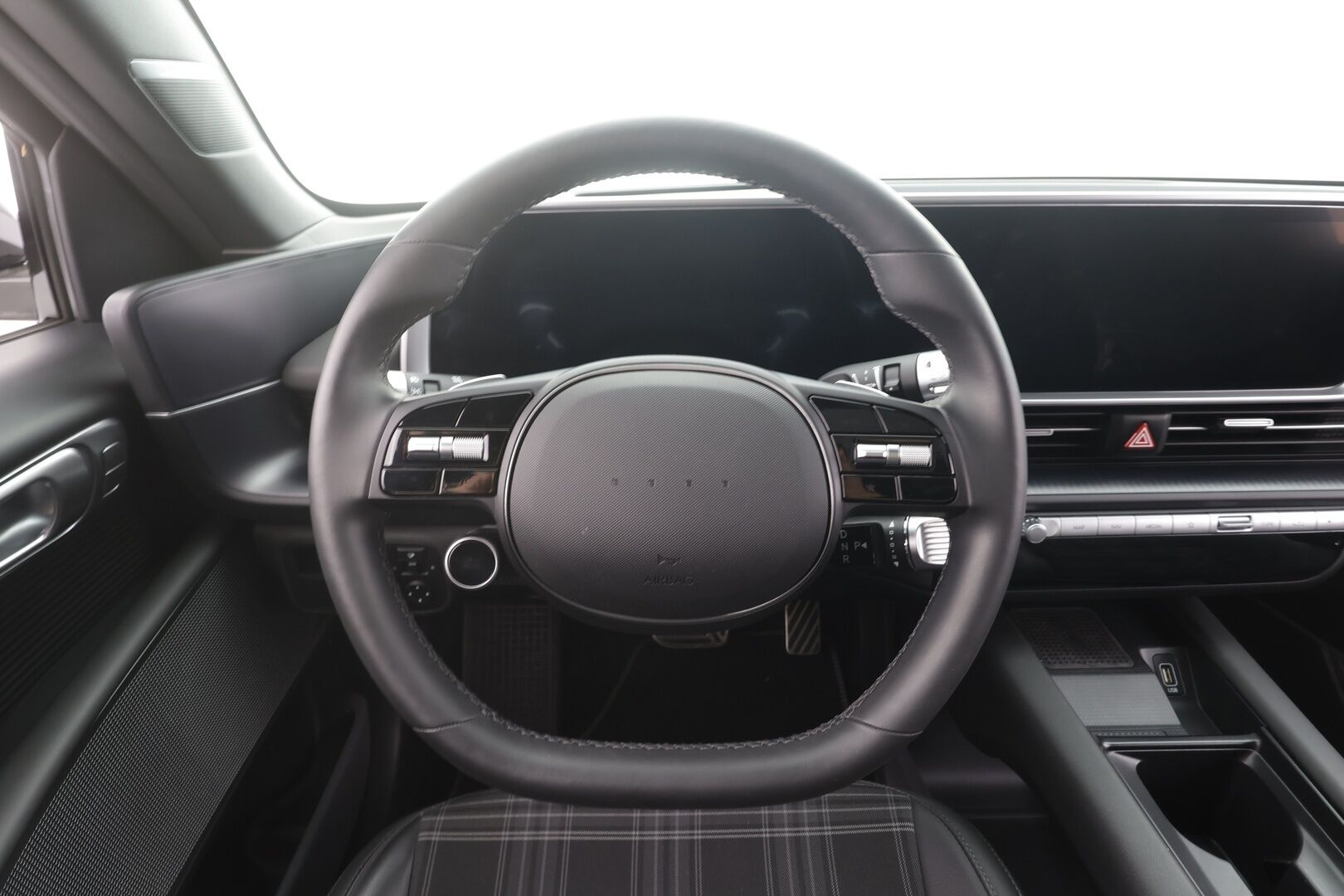 HYUNDAI IONIQ 6 2023 77 kWh 325 hv AWD First Edition - | Adapt.Vakkari | Lämpöpumppu | Vetokoukku | BOSE | Lasikattoluukku | HUD | Matrix LED |  Muistipenkki | 360 Kamera | 