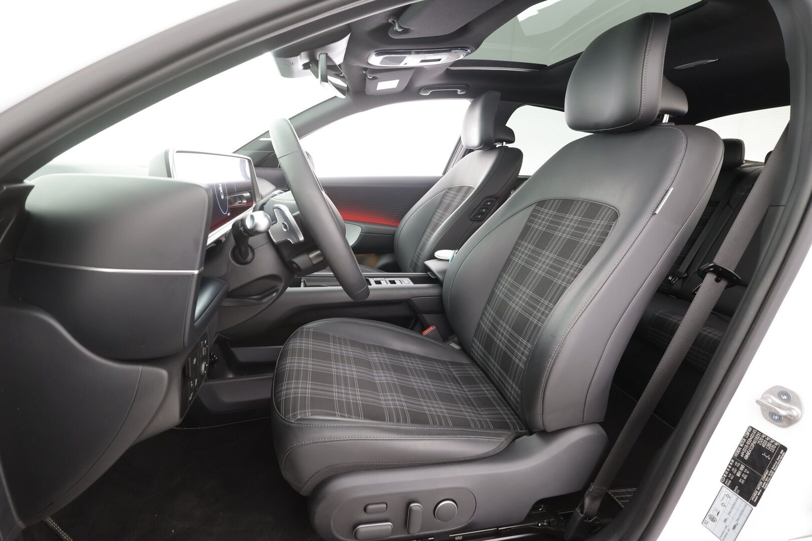 HYUNDAI IONIQ 6 2023 77 kWh 325 hv AWD First Edition - | Adapt.Vakkari | Lämpöpumppu | Vetokoukku | BOSE | Lasikattoluukku | HUD | Matrix LED |  Muistipenkki | 360 Kamera | 