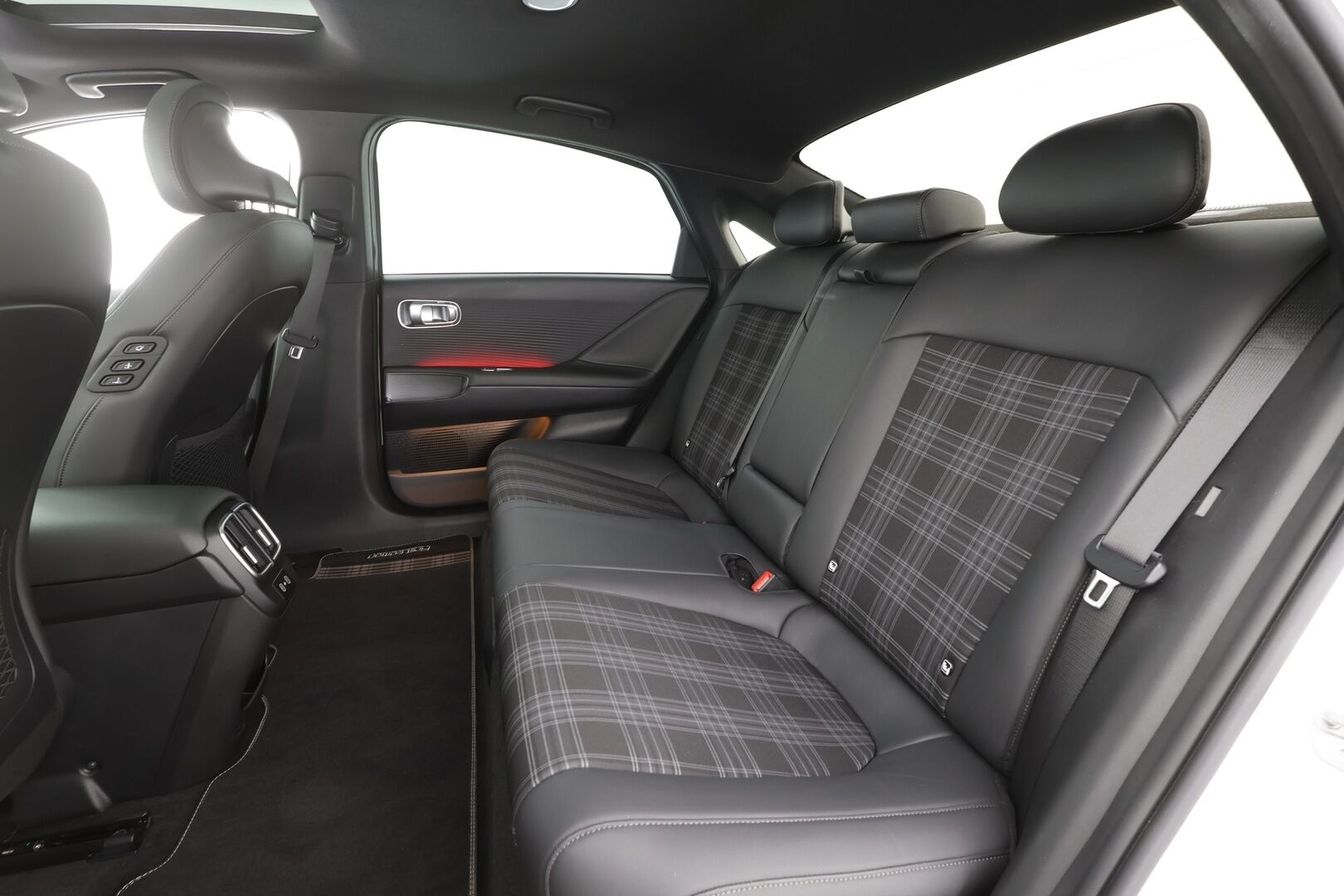 HYUNDAI IONIQ 6 2023 77 kWh 325 hv AWD First Edition - | Adapt.Vakkari | Lämpöpumppu | Vetokoukku | BOSE | Lasikattoluukku | HUD | Matrix LED |  Muistipenkki | 360 Kamera | 