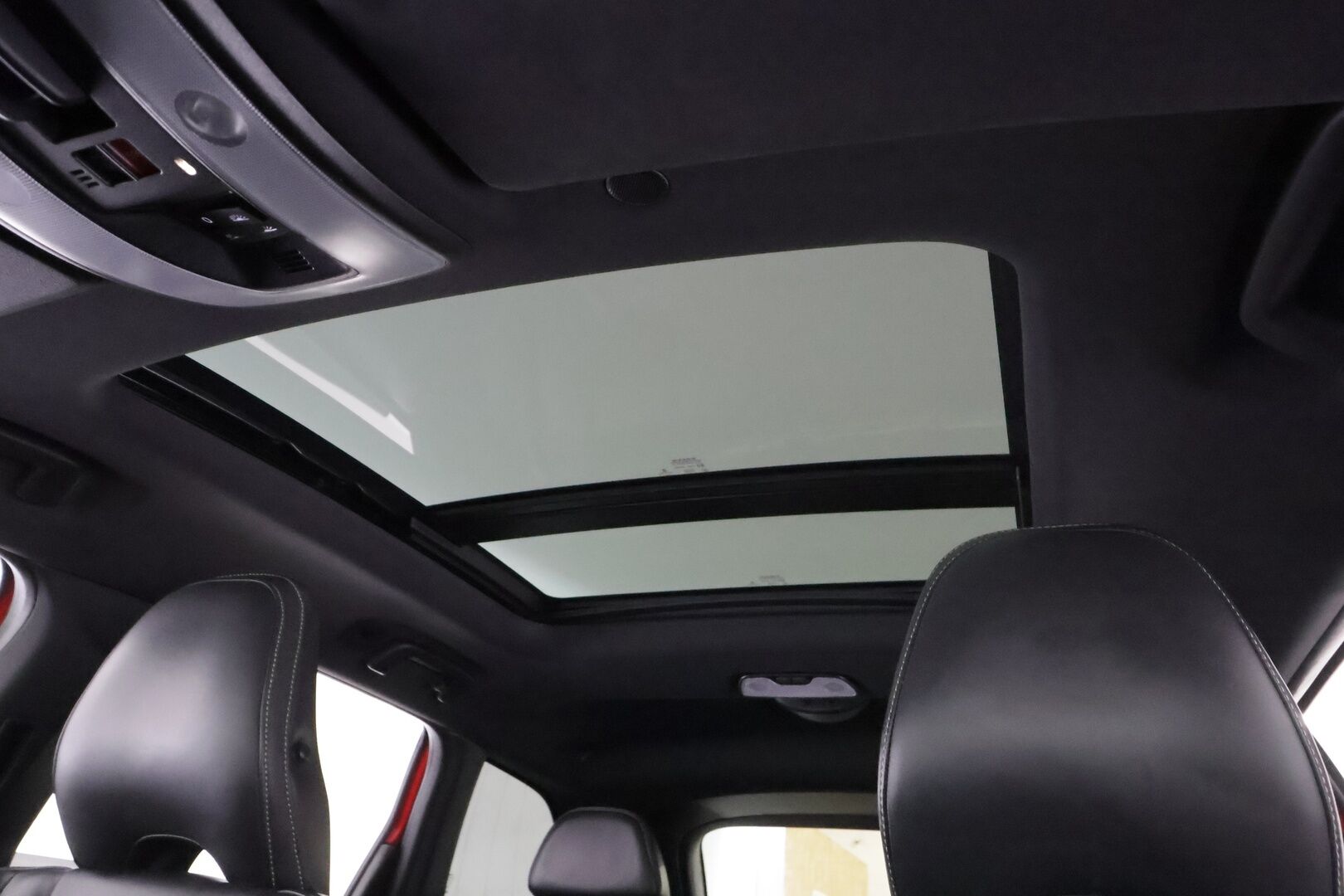 Volvo XC60 2014 T5 R-Design aut * Panorama / Webasto / Koukku / ACC / Xenon / P.Kamera / Muistipenkki / Navi / Kaistavahti * - Kahdet renkaat aluvanteilla / HUIPPU VARUSTEET 