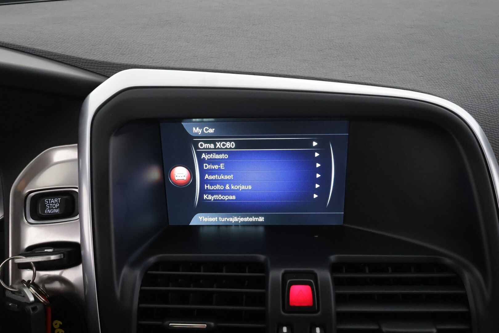 Volvo XC60 2014 T5 R-Design aut * Panorama / Webasto / Koukku / ACC / Xenon / P.Kamera / Muistipenkki / Navi / Kaistavahti * - Kahdet renkaat aluvanteilla / HUIPPU VARUSTEET 