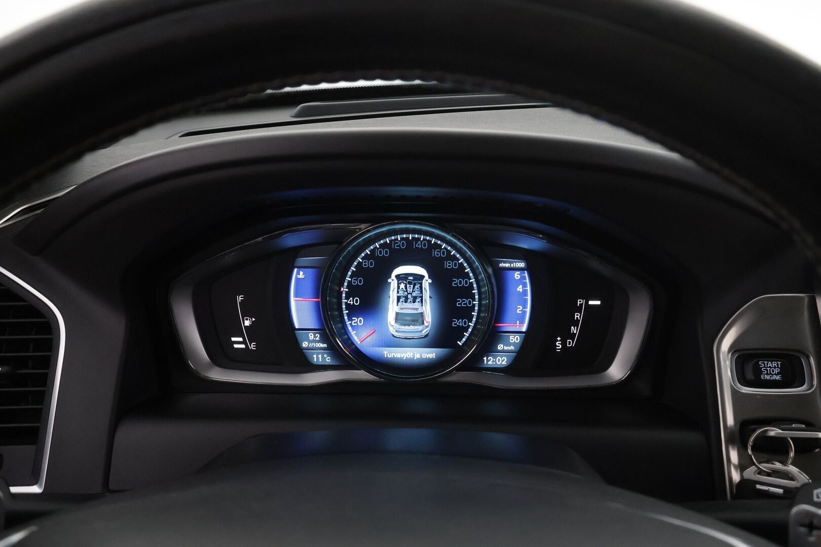 Volvo XC60 2014 T5 R-Design aut * Panorama / Webasto / Koukku / ACC / Xenon / P.Kamera / Muistipenkki / Navi / Kaistavahti * - Kahdet renkaat aluvanteilla / HUIPPU VARUSTEET 