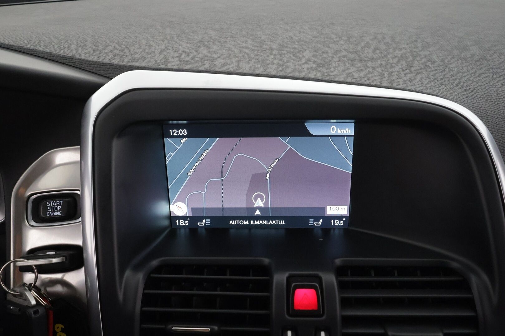 Volvo XC60 2014 T5 R-Design aut * Panorama / Webasto / Koukku / ACC / Xenon / P.Kamera / Muistipenkki / Navi / Kaistavahti * - Kahdet renkaat aluvanteilla / HUIPPU VARUSTEET 