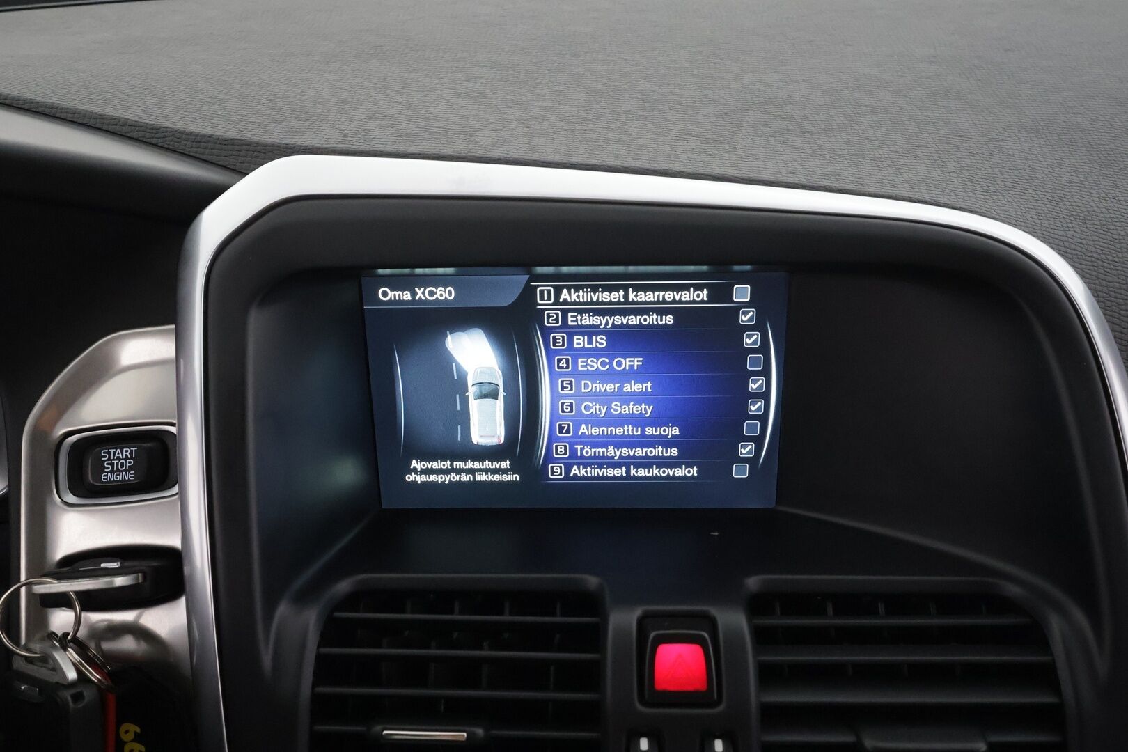 Volvo XC60 2014 T5 R-Design aut * Panorama / Webasto / Koukku / ACC / Xenon / P.Kamera / Muistipenkki / Navi / Kaistavahti * - Kahdet renkaat aluvanteilla / HUIPPU VARUSTEET 