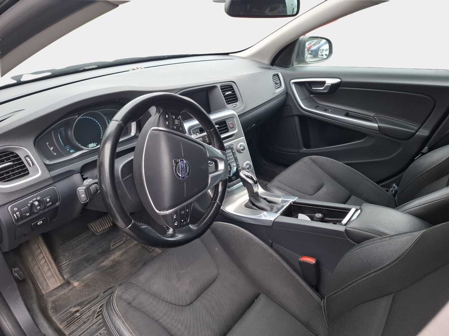 Volvo V60 2015 D4 AWD Momentum aut - YritysOutlet - Myydään vain yrityksille - JUURI SAAPUNUT! | Juuri katsastettu | 
