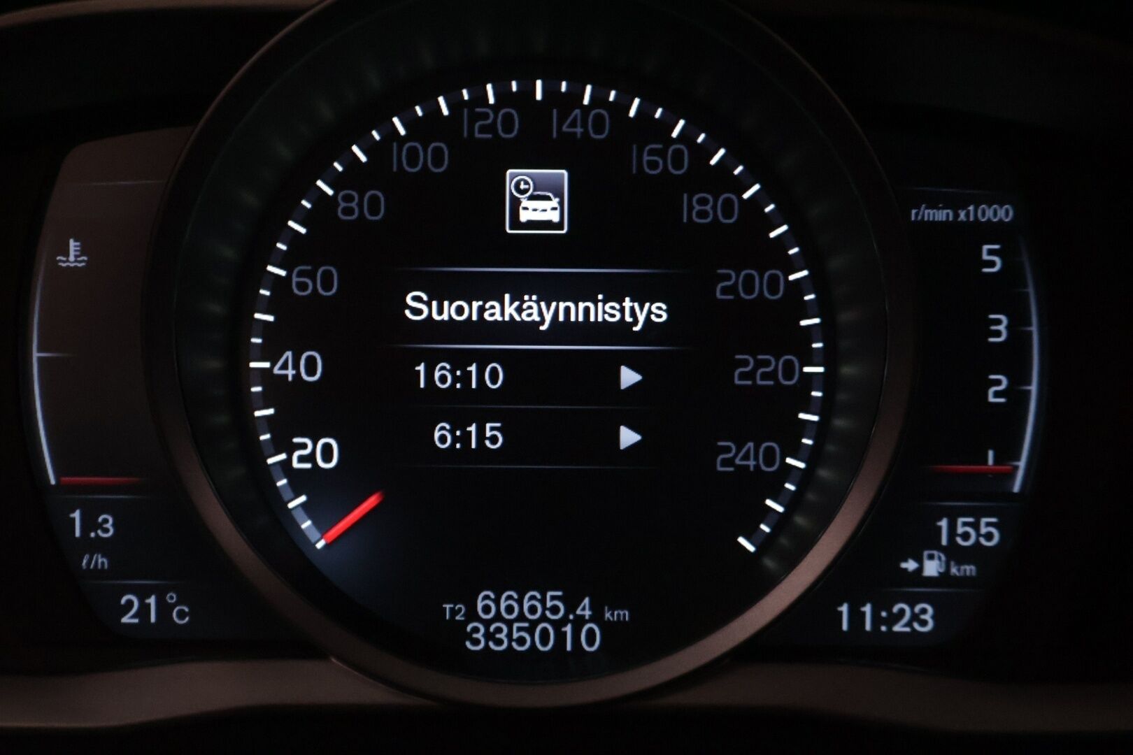 Volvo V60 2015 D4 AWD Momentum aut - | Webasto | Vetokoukku | Navi | Vakionopeudensäädin | 2x Renkaat ja vanteet | Jakopää tehty!