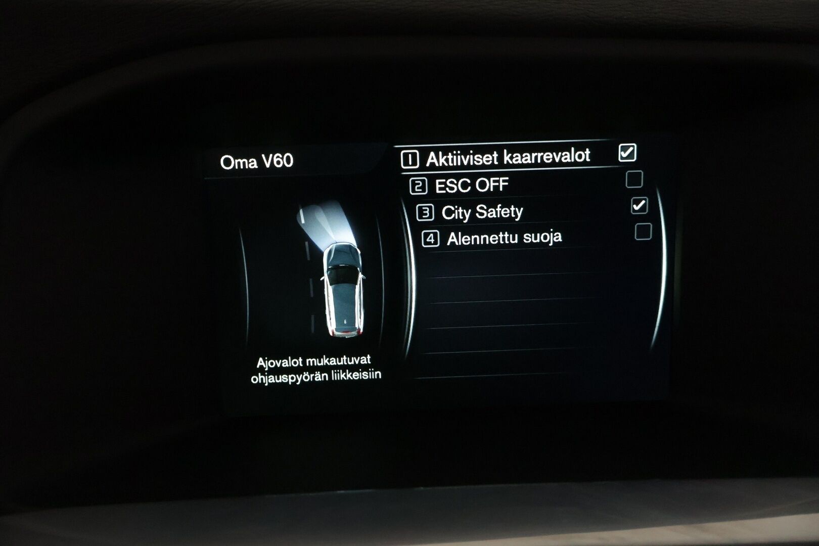 Volvo V60 2015 D4 AWD Momentum aut - | Webasto | Vetokoukku | Navi | Vakionopeudensäädin | 2x Renkaat ja vanteet | Jakopää tehty!