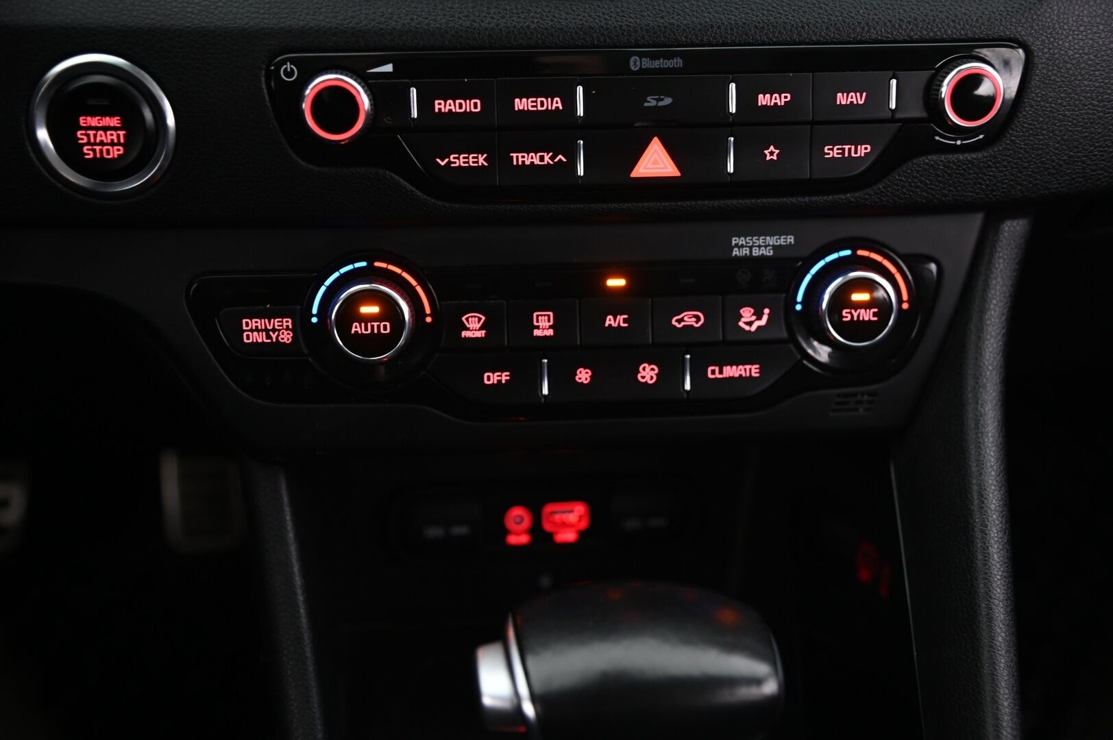 Kia Niro 2018 1,6 GDI Plug-In Hybrid DCT Advance Plus  *ACC / Nahat / Kamera / Koukku / Lohko* - 2x renkaat / Juuri Huollettu / Lämpöratti