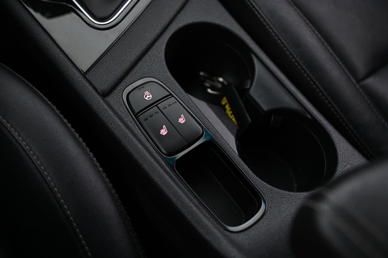 Kia Niro 2018 1,6 GDI Plug-In Hybrid DCT Advance Plus  *ACC / Nahat / Kamera / Koukku / Lohko* - 2x renkaat / Juuri Huollettu / Lämpöratti