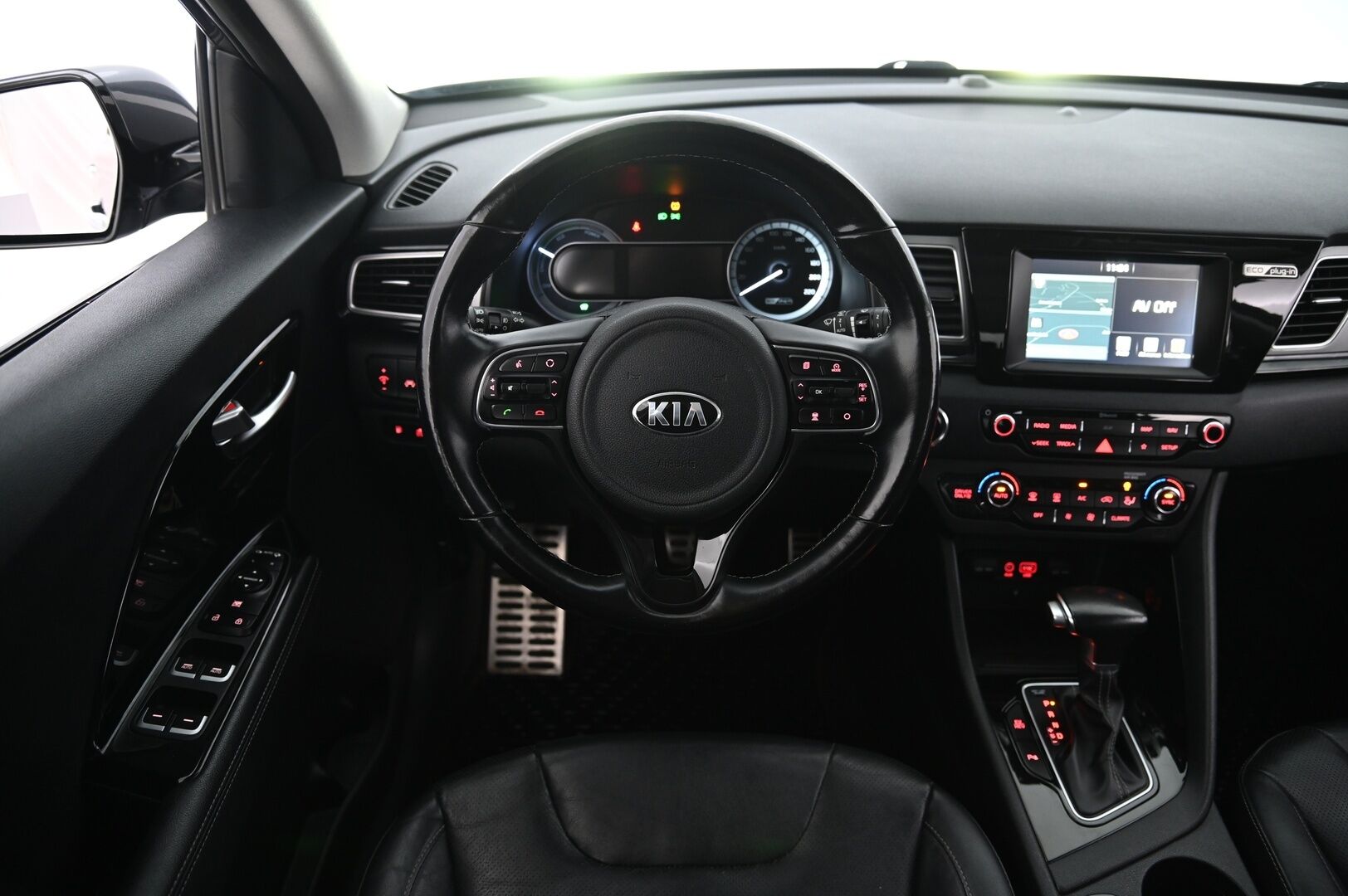 Kia Niro 2018 1,6 GDI Plug-In Hybrid DCT Advance Plus  *ACC / Nahat / Kamera / Koukku / Lohko* - 2x renkaat / Juuri Huollettu / Lämpöratti