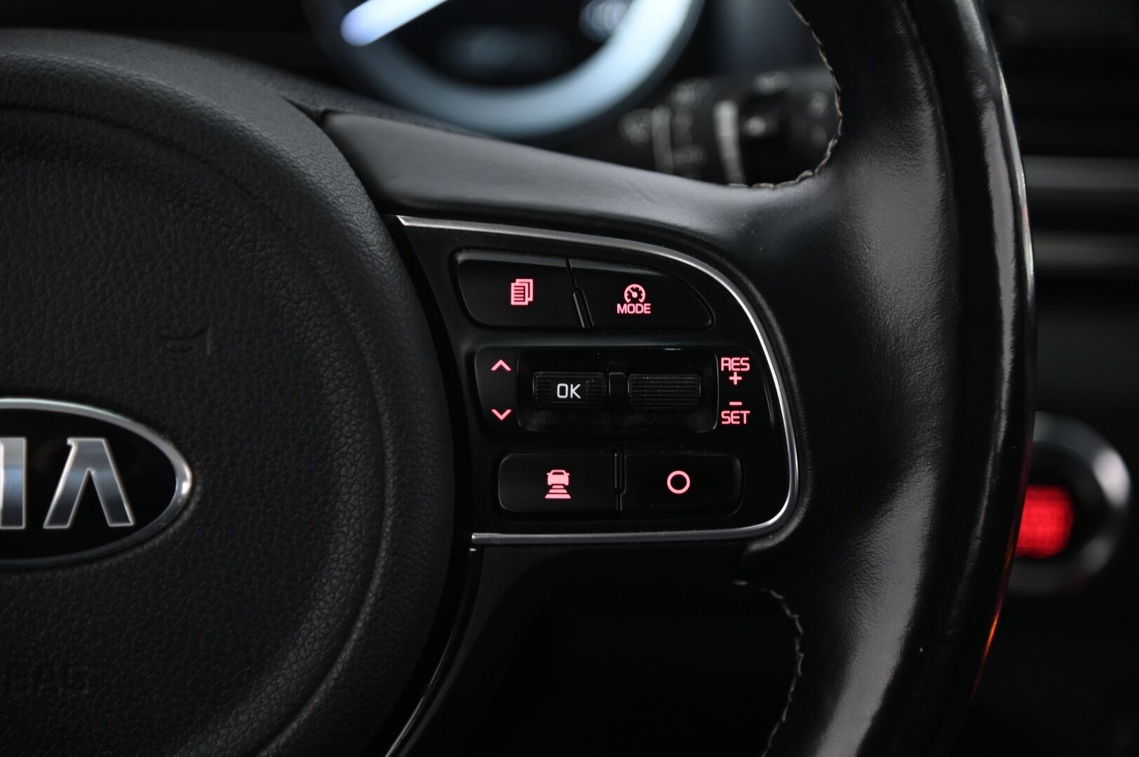Kia Niro 2018 1,6 GDI Plug-In Hybrid DCT Advance Plus  *ACC / Nahat / Kamera / Koukku / Lohko* - 2x renkaat / Juuri Huollettu / Lämpöratti