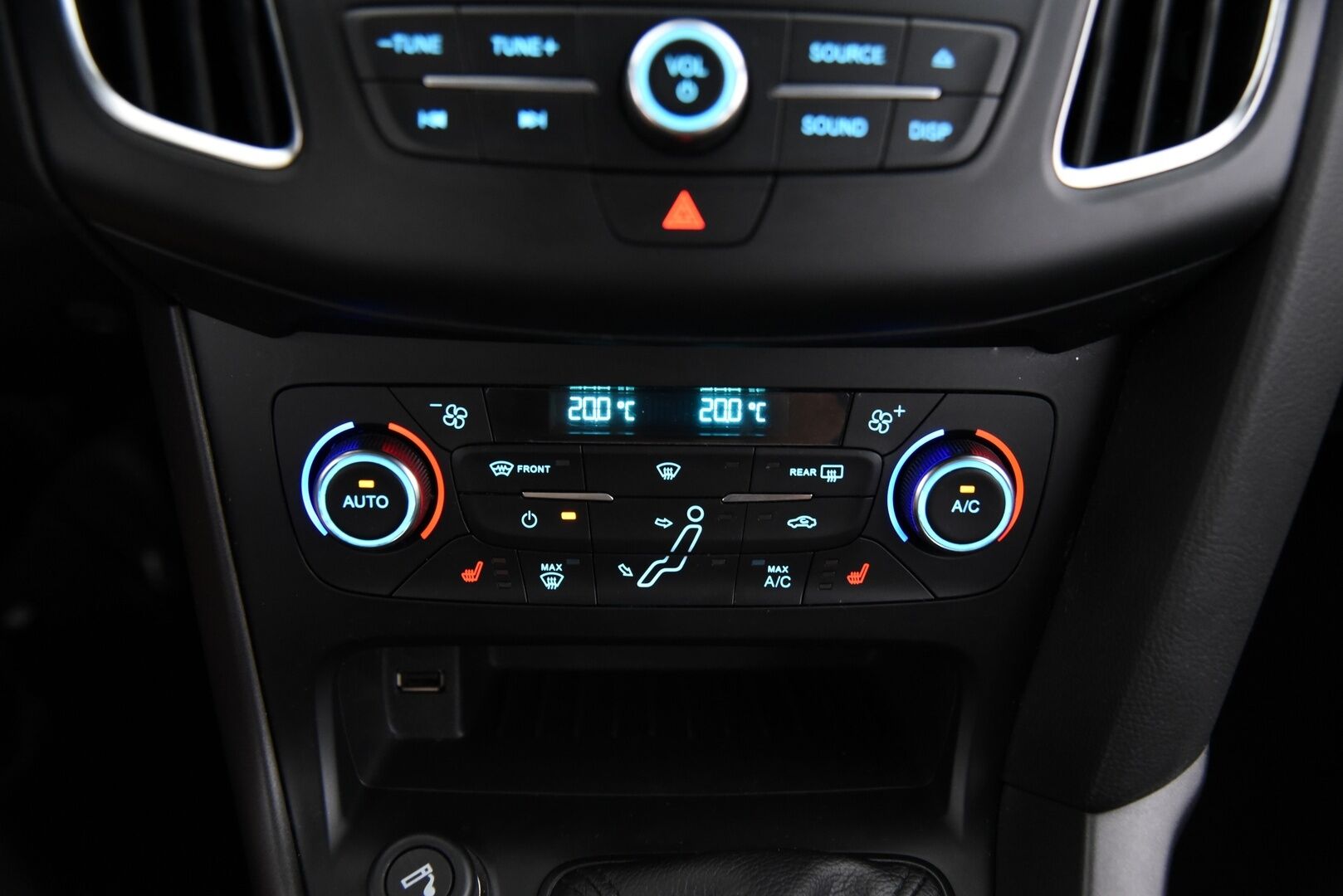 Ford Focus 2018 1,5 EcoBoost 150hv M6 ST-Line 5-ovinen / P-kamera / Navi / Ratinlämmitys / Vakkari - Apple&Android / Hyvät kesä- ja talvirenkaat aluvanteilla!