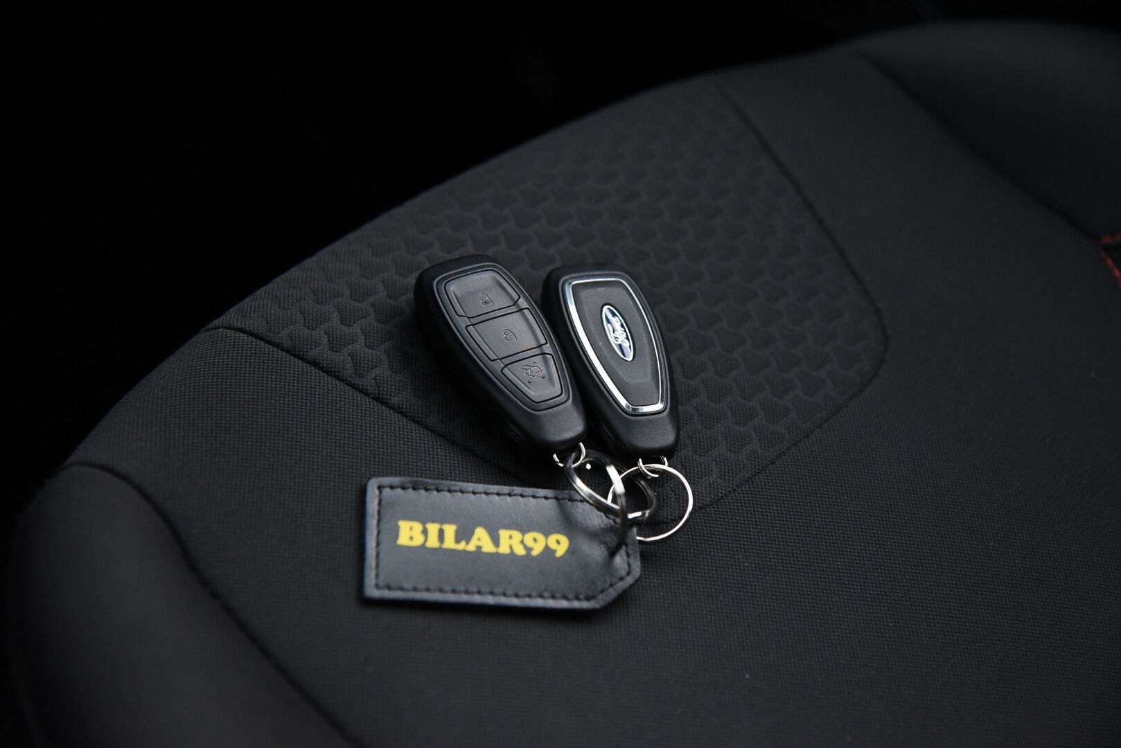Ford Focus 2018 1,5 EcoBoost 150hv M6 ST-Line 5-ovinen / P-kamera / Navi / Ratinlämmitys / Vakkari - Apple&Android / Hyvät kesä- ja talvirenkaat aluvanteilla!