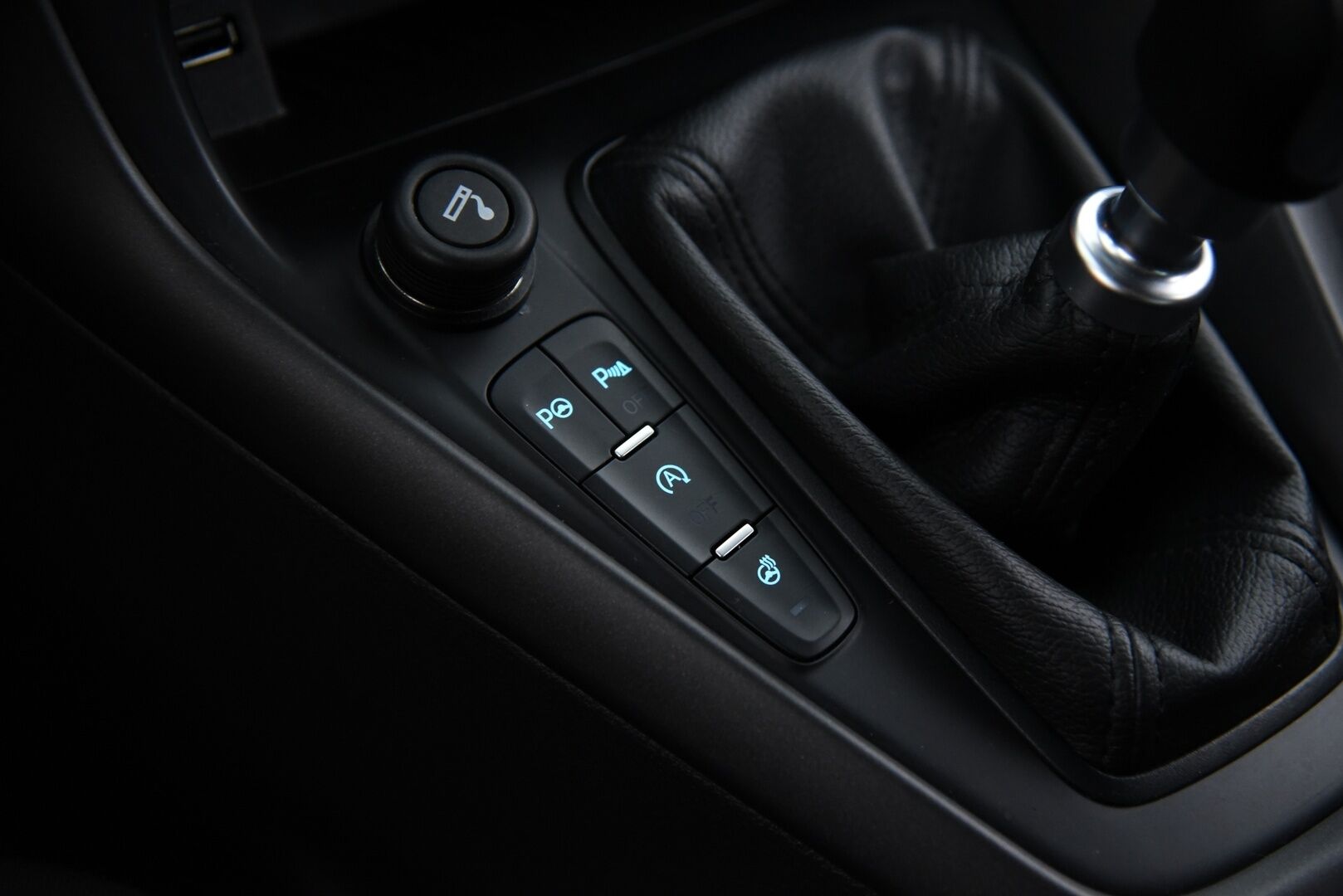 Ford Focus 2018 1,5 EcoBoost 150hv M6 ST-Line 5-ovinen / P-kamera / Navi / Ratinlämmitys / Vakkari - Apple&Android / Hyvät kesä- ja talvirenkaat aluvanteilla!