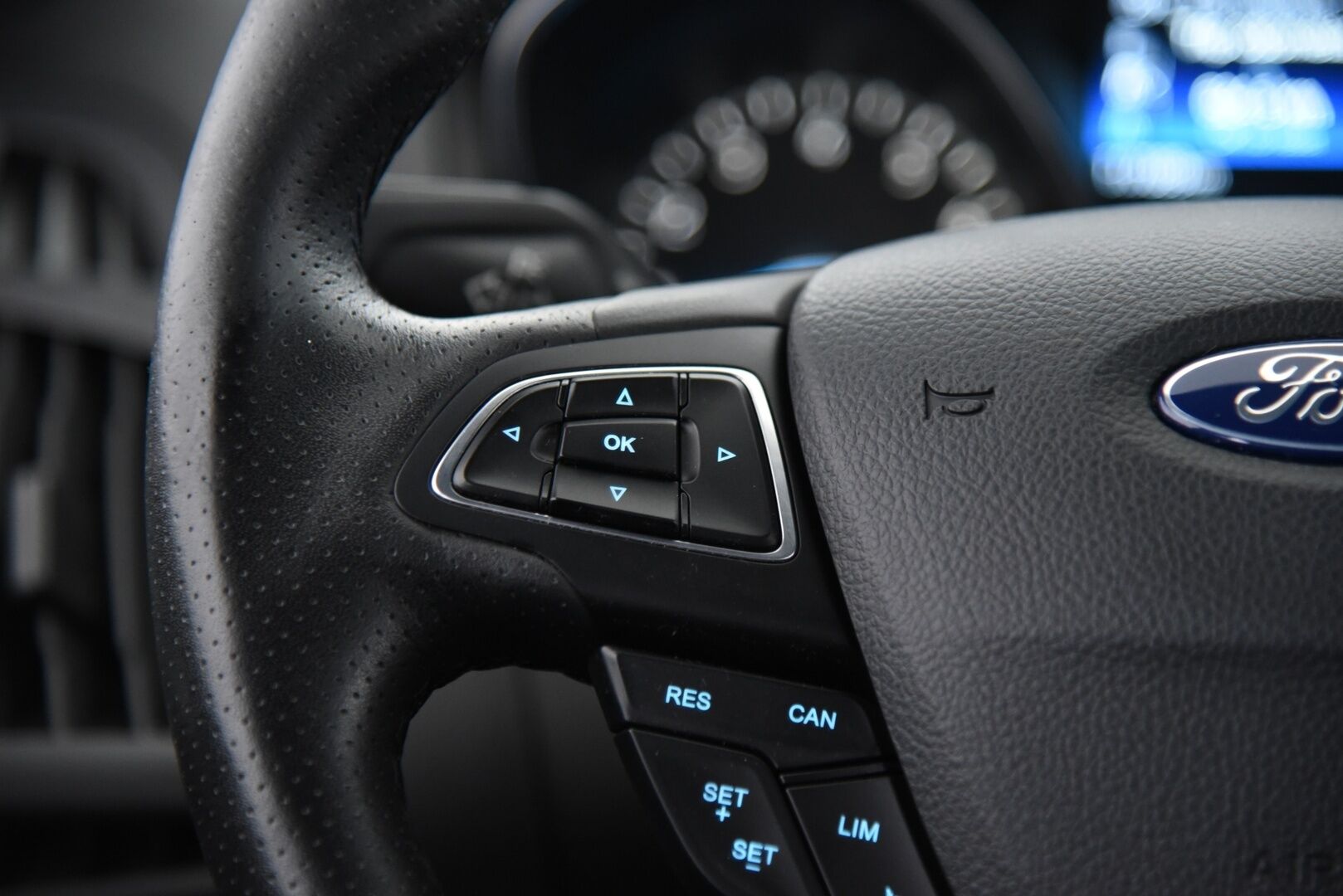 Ford Focus 2018 1,5 EcoBoost 150hv M6 ST-Line 5-ovinen / P-kamera / Navi / Ratinlämmitys / Vakkari - Apple&Android / Hyvät kesä- ja talvirenkaat aluvanteilla!