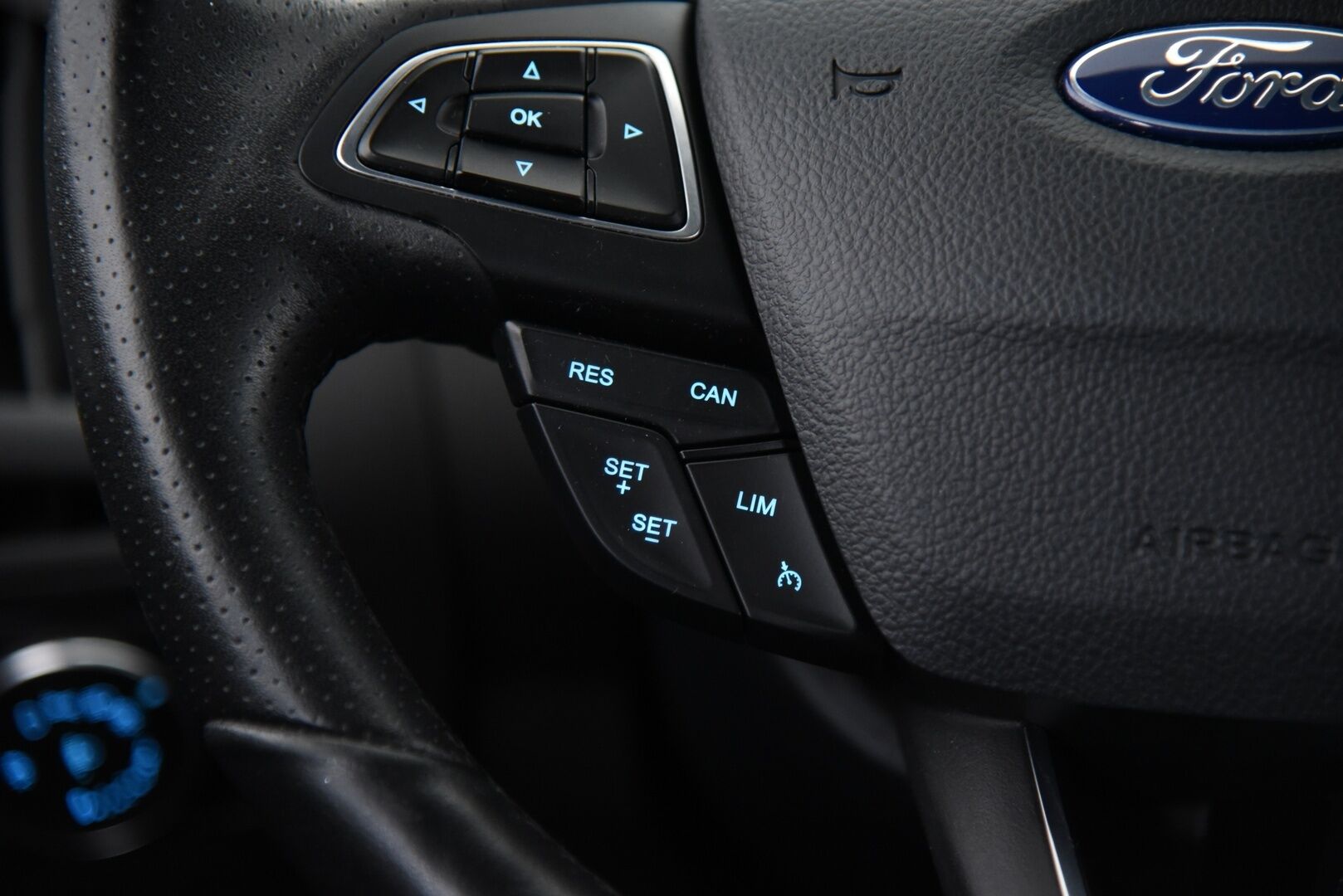 Ford Focus 2018 1,5 EcoBoost 150hv M6 ST-Line 5-ovinen / P-kamera / Navi / Ratinlämmitys / Vakkari - Apple&Android / Hyvät kesä- ja talvirenkaat aluvanteilla!
