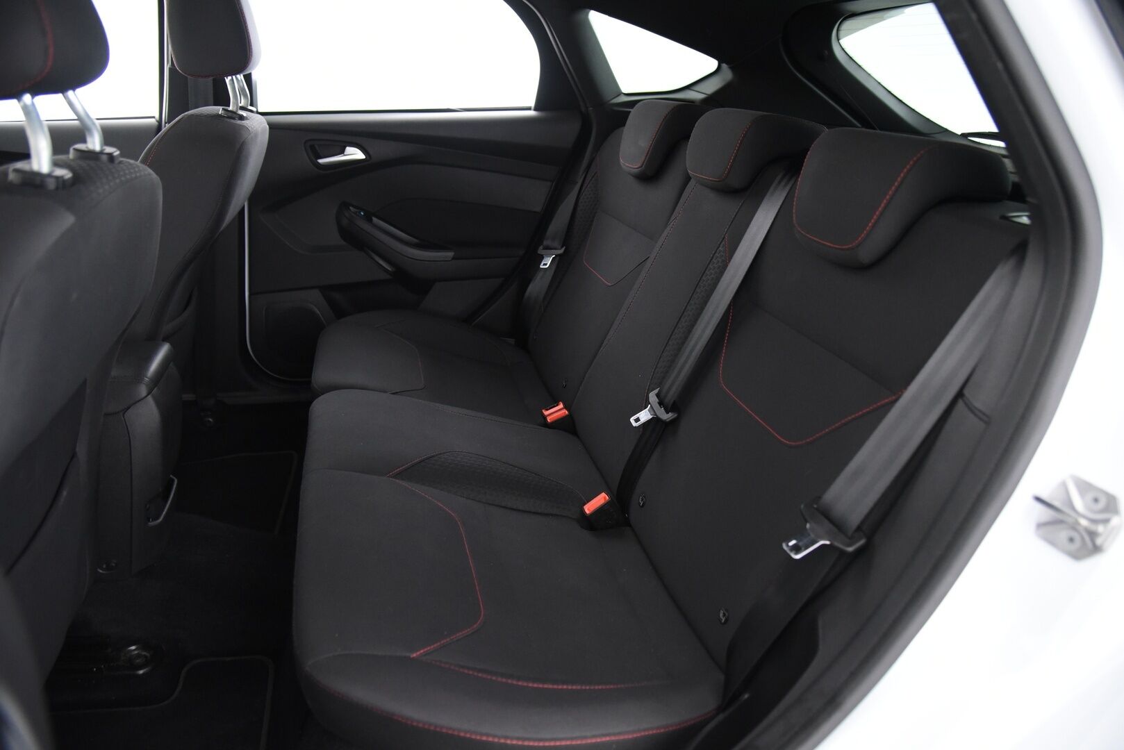 Ford Focus 2018 1,5 EcoBoost 150hv M6 ST-Line 5-ovinen / P-kamera / Navi / Ratinlämmitys / Vakkari - Apple&Android / Hyvät kesä- ja talvirenkaat aluvanteilla!