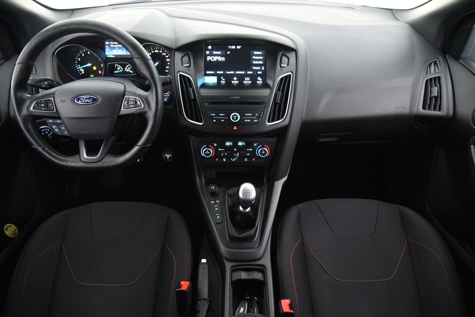 Ford Focus 2018 1,5 EcoBoost 150hv M6 ST-Line 5-ovinen / P-kamera / Navi / Ratinlämmitys / Vakkari - Apple&Android / Hyvät kesä- ja talvirenkaat aluvanteilla!
