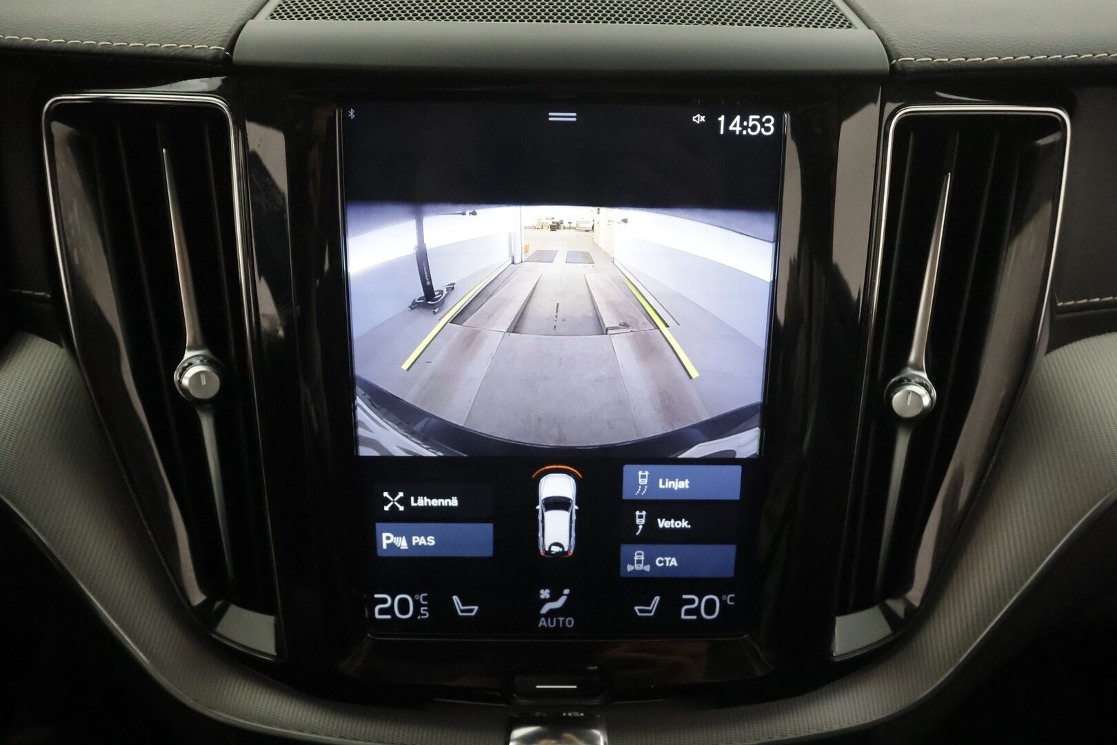 Volvo XC60 2019 T8 AWD R-Design aut * ACC / P.kamera / Full LED / Panorama / B&W / Ilma-alusta / Muistipenkki / Koukku / KeylessGo / Webasto * - Suomi-auto / Kahdet renkaat aluvanteilla 