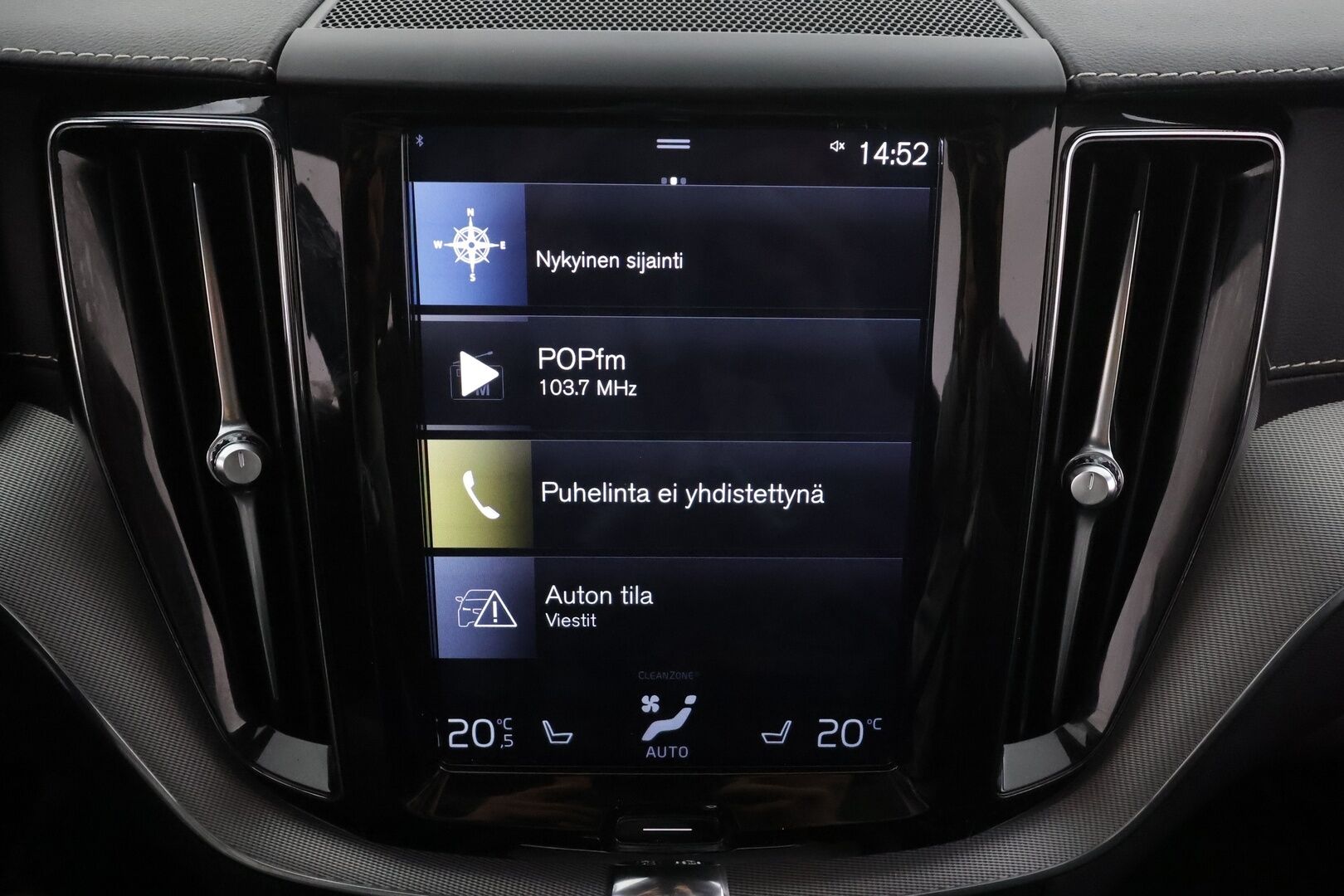 Volvo XC60 2019 T8 AWD R-Design aut * ACC / P.kamera / Full LED / Panorama / B&W / Ilma-alusta / Muistipenkki / Koukku / KeylessGo / Webasto * - Suomi-auto / Kahdet renkaat aluvanteilla 