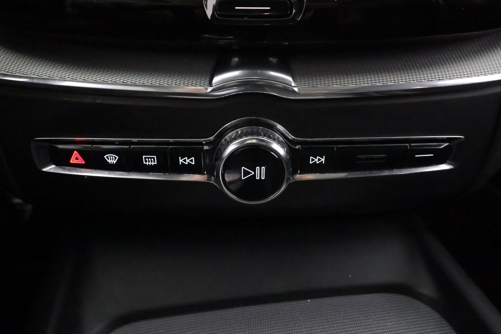 Volvo XC60 2019 T8 AWD R-Design aut * ACC / P.kamera / Full LED / Panorama / B&W / Ilma-alusta / Muistipenkki / Koukku / KeylessGo / Webasto * - Suomi-auto / Kahdet renkaat aluvanteilla 