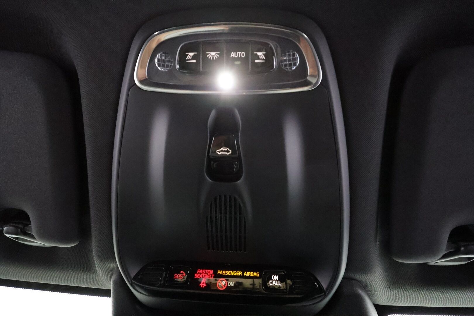 Volvo XC60 2019 T8 AWD R-Design aut * ACC / P.kamera / Full LED / Panorama / B&W / Ilma-alusta / Muistipenkki / Koukku / KeylessGo / Webasto * - Suomi-auto / Kahdet renkaat aluvanteilla 