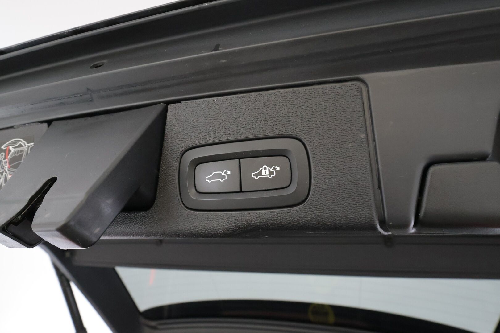 Volvo XC60 2019 T8 AWD R-Design aut * ACC / P.kamera / Full LED / Panorama / B&W / Ilma-alusta / Muistipenkki / Koukku / KeylessGo / Webasto * - Suomi-auto / Kahdet renkaat aluvanteilla 