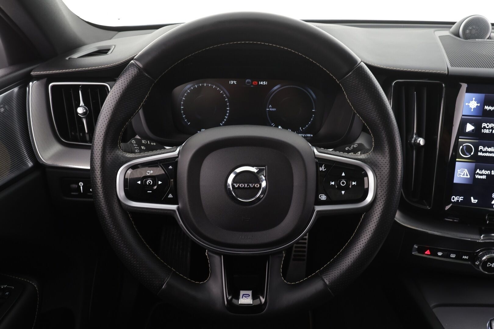 Volvo XC60 2019 T8 AWD R-Design aut * ACC / P.kamera / Full LED / Panorama / B&W / Ilma-alusta / Muistipenkki / Koukku / KeylessGo / Webasto * - Suomi-auto / Kahdet renkaat aluvanteilla 