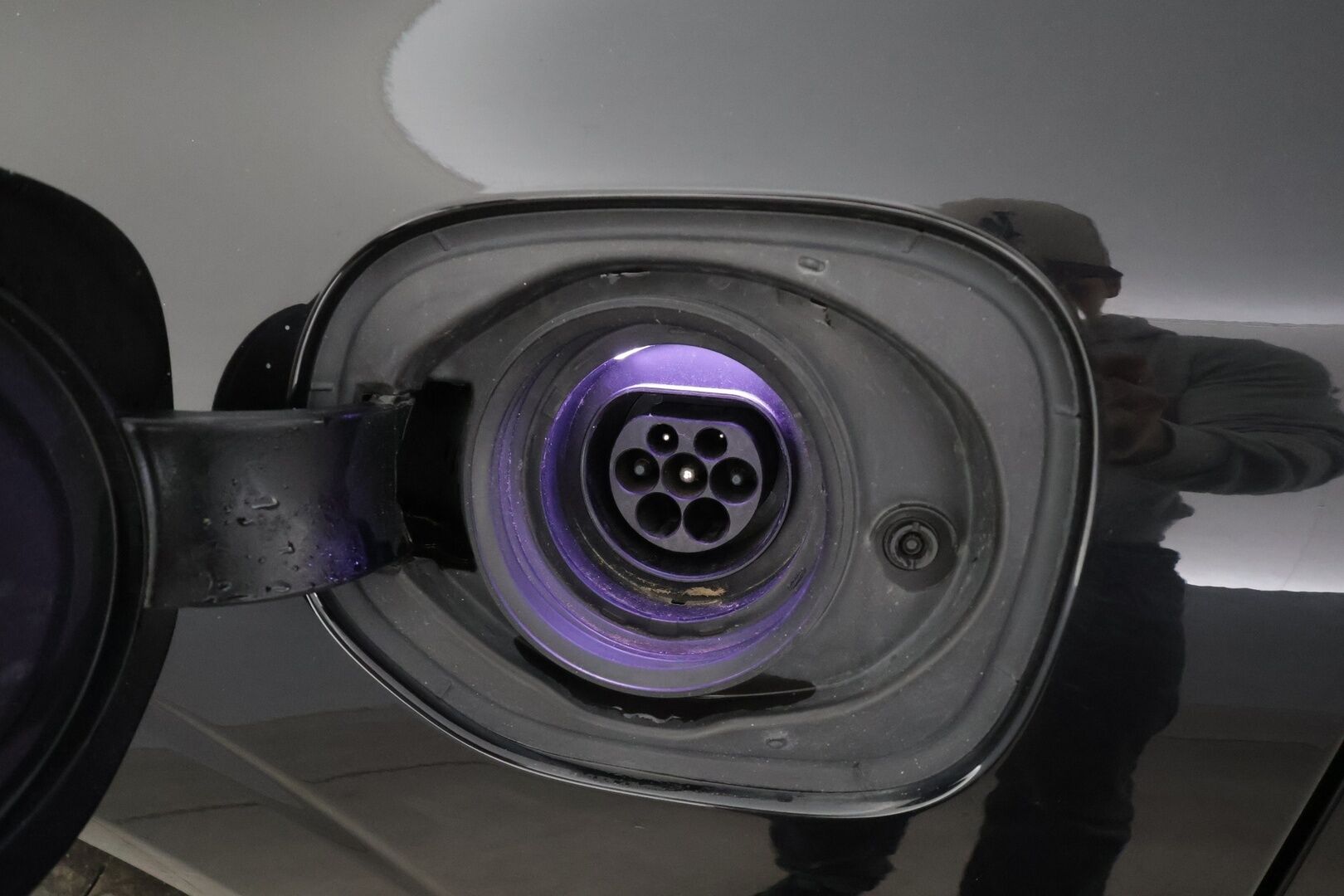 Volvo XC60 2019 T8 AWD R-Design aut * ACC / P.kamera / Full LED / Panorama / B&W / Ilma-alusta / Muistipenkki / Koukku / KeylessGo / Webasto * - Suomi-auto / Kahdet renkaat aluvanteilla 