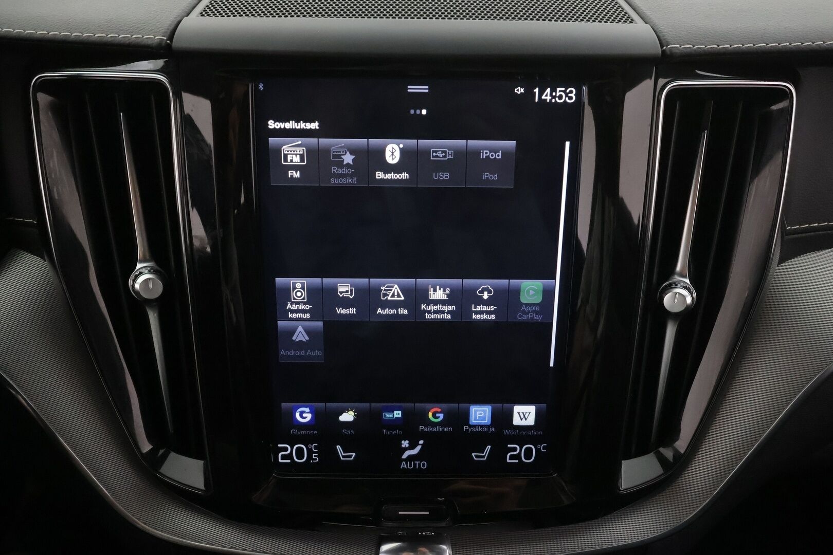 Volvo XC60 2019 T8 AWD R-Design aut * ACC / P.kamera / Full LED / Panorama / B&W / Ilma-alusta / Muistipenkki / Koukku / KeylessGo / Webasto * - Suomi-auto / Kahdet renkaat aluvanteilla 