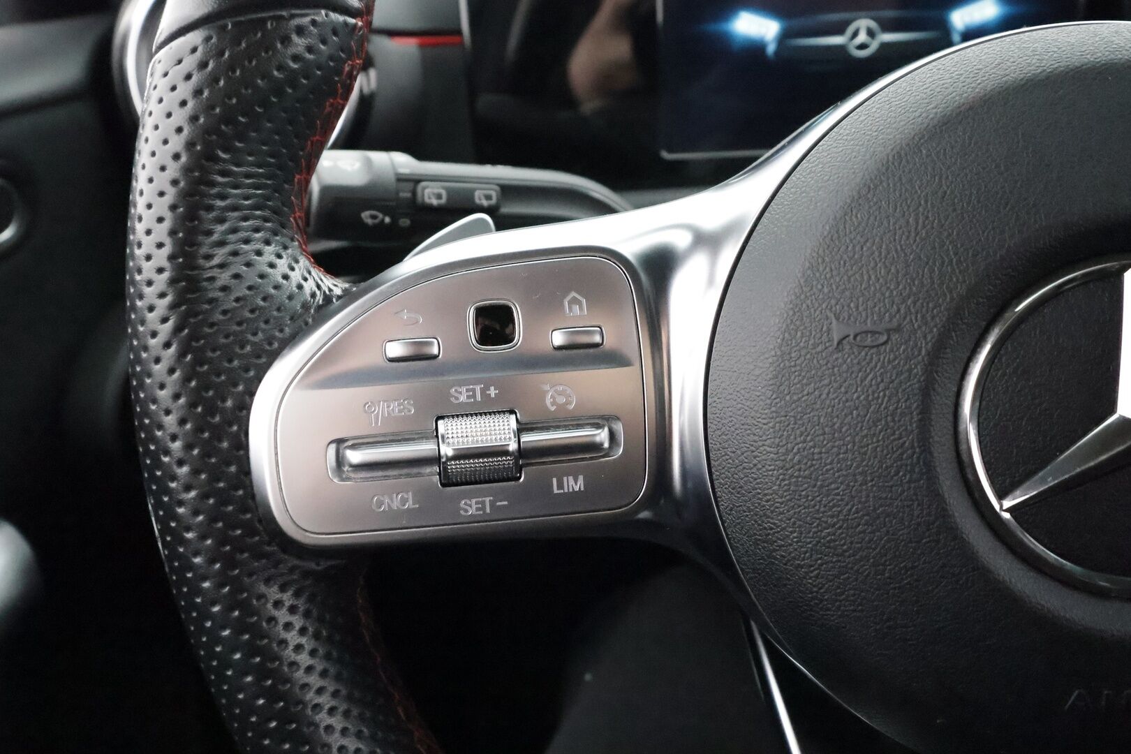 Mercedes-Benz A 2019 220 4MATIC A Business AMG * Multibeam / P.Kamera / Sportpenkit / Kaistavahti / Digimittaristo * - Suomi-auto / Kahdet renkaat