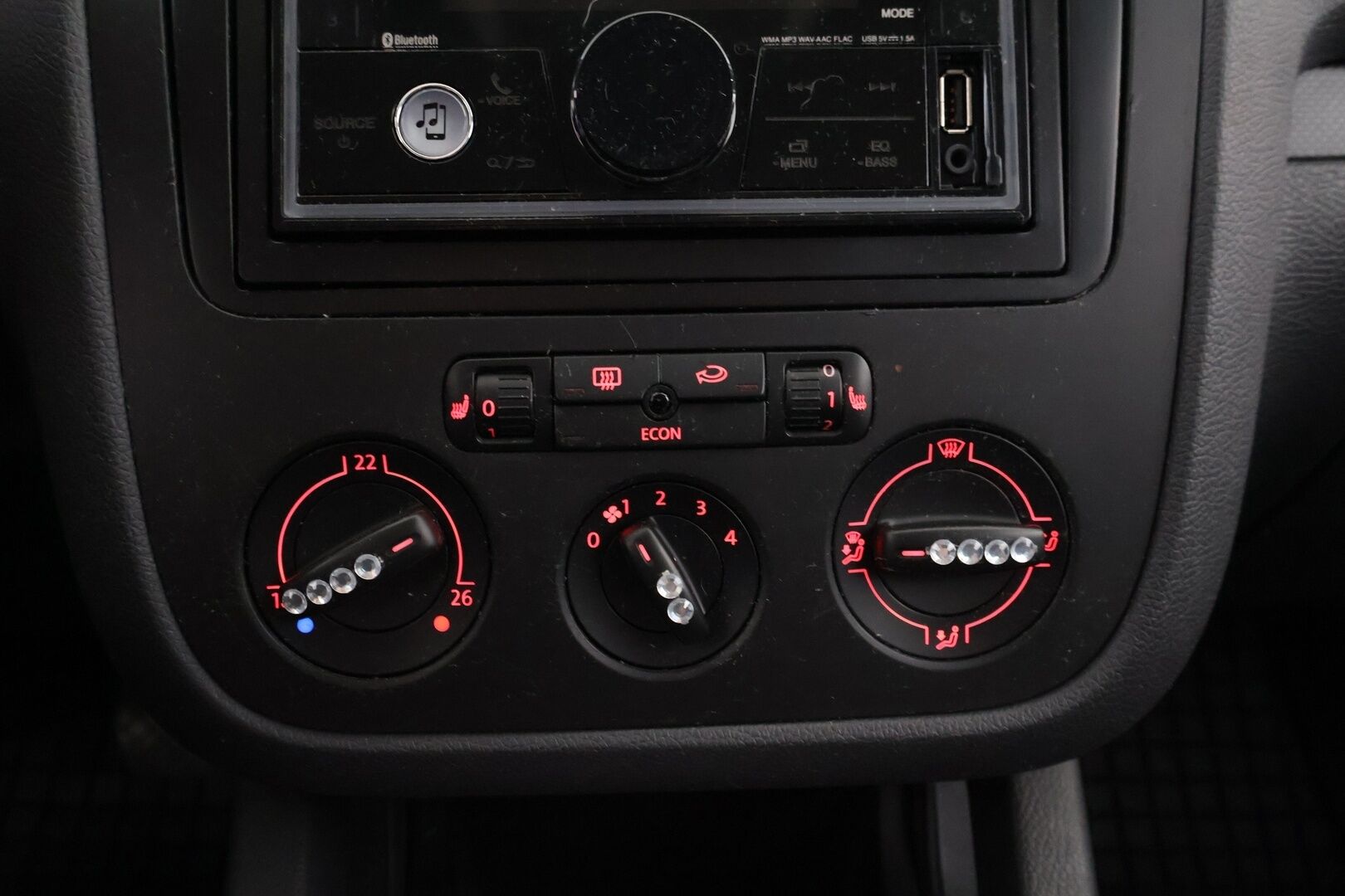 Volkswagen Golf 2005 HATCHBACK 1.6 AUTOMATIC *- YritysOutlet - Myydään vain yrityksille!* - *Juuri katsastettu / 2x-renkaat / Vetokoukku / Vakkari / särmä huoltokirja!*