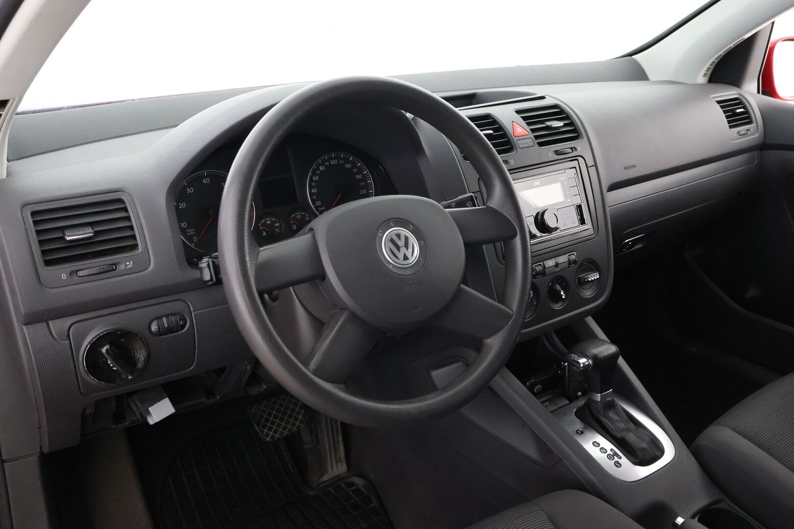 Volkswagen Golf 2005 HATCHBACK 1.6 AUTOMATIC *- YritysOutlet - Myydään vain yrityksille!* - *Juuri katsastettu / 2x-renkaat / Vetokoukku / Vakkari / särmä huoltokirja!*