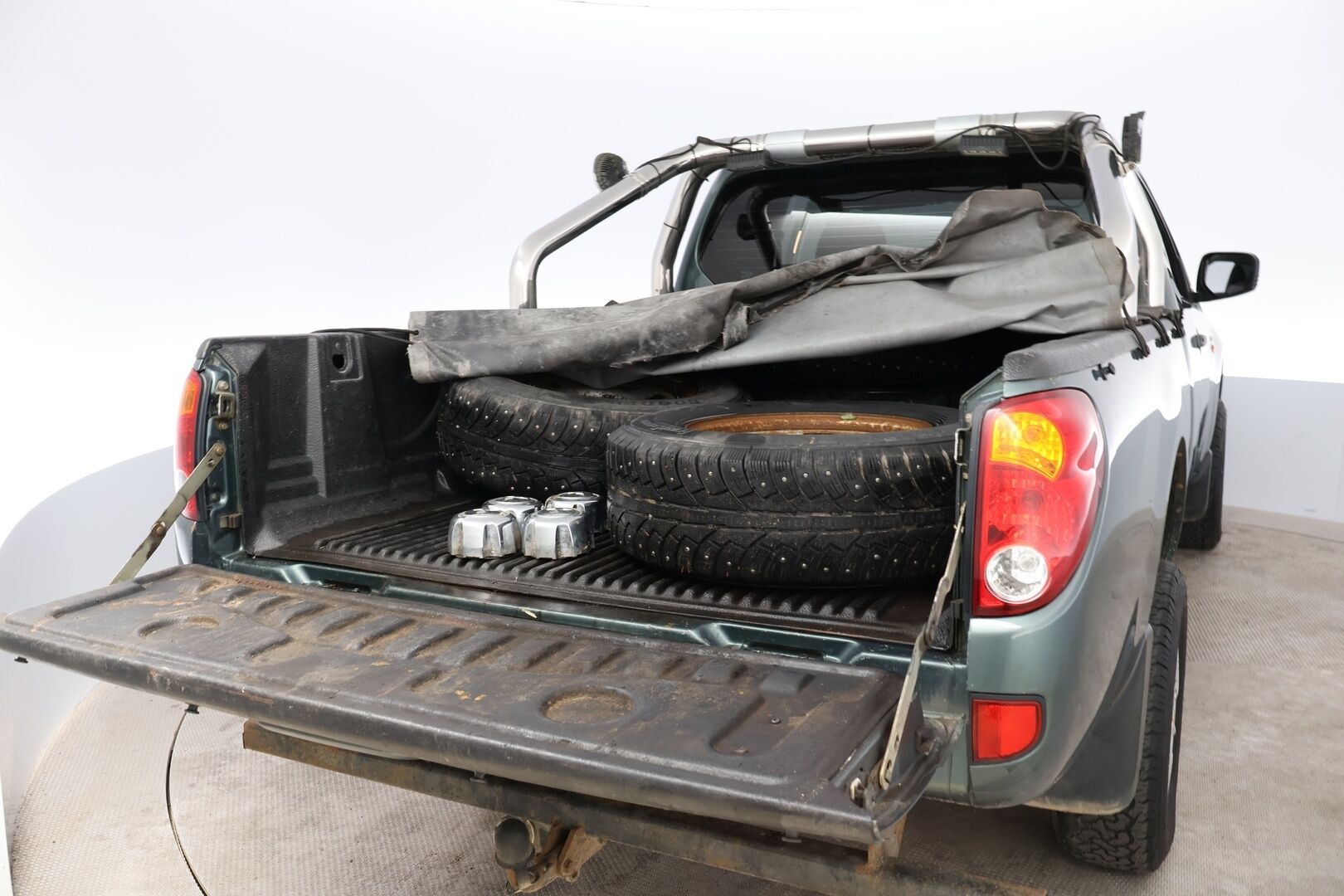 Mitsubishi L200 2007 L200 PICKUP CLUB CAB 2.5DI-D INVITE-CNKB4-4X4/300 - Suomiauto / Vetokoukku / Lohko&Sisäp. / LED-Lisävalopaneeli / Juuri saapunut!