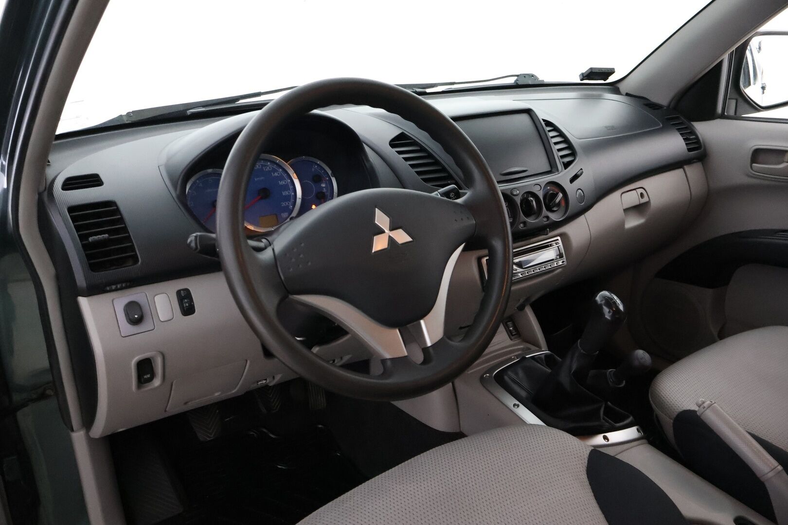 Mitsubishi L200 2007 L200 PICKUP CLUB CAB 2.5DI-D INVITE-CNKB4-4X4/300 - Suomiauto / Vetokoukku / Lohko&Sisäp. / LED-Lisävalopaneeli / Juuri saapunut!