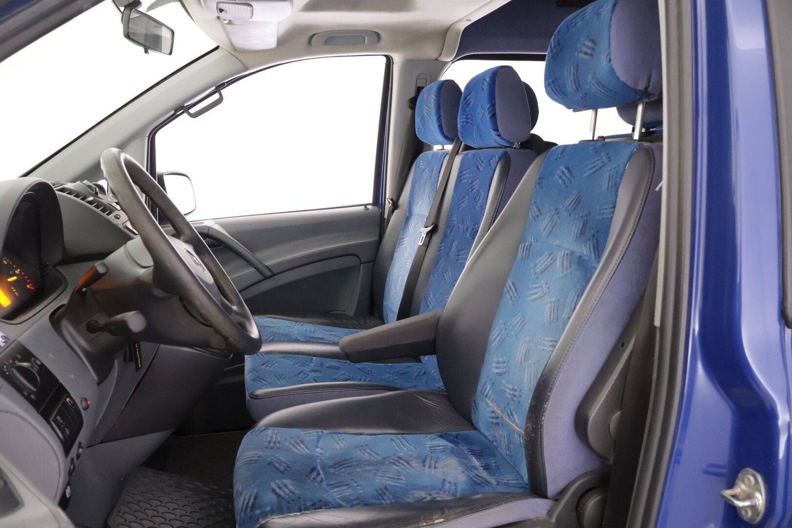 Mercedes-Benz Vito 2010 115CDI -3,2/34K tila-autopohja pitkä A3 Aut. 9P. *YritysOutlet - Myydään vain yrityksille* - **9-Paikkainen / Moottori vaihdettu / Webasto / 2x renkaat aluilla / Sähköinen liukuovi**
