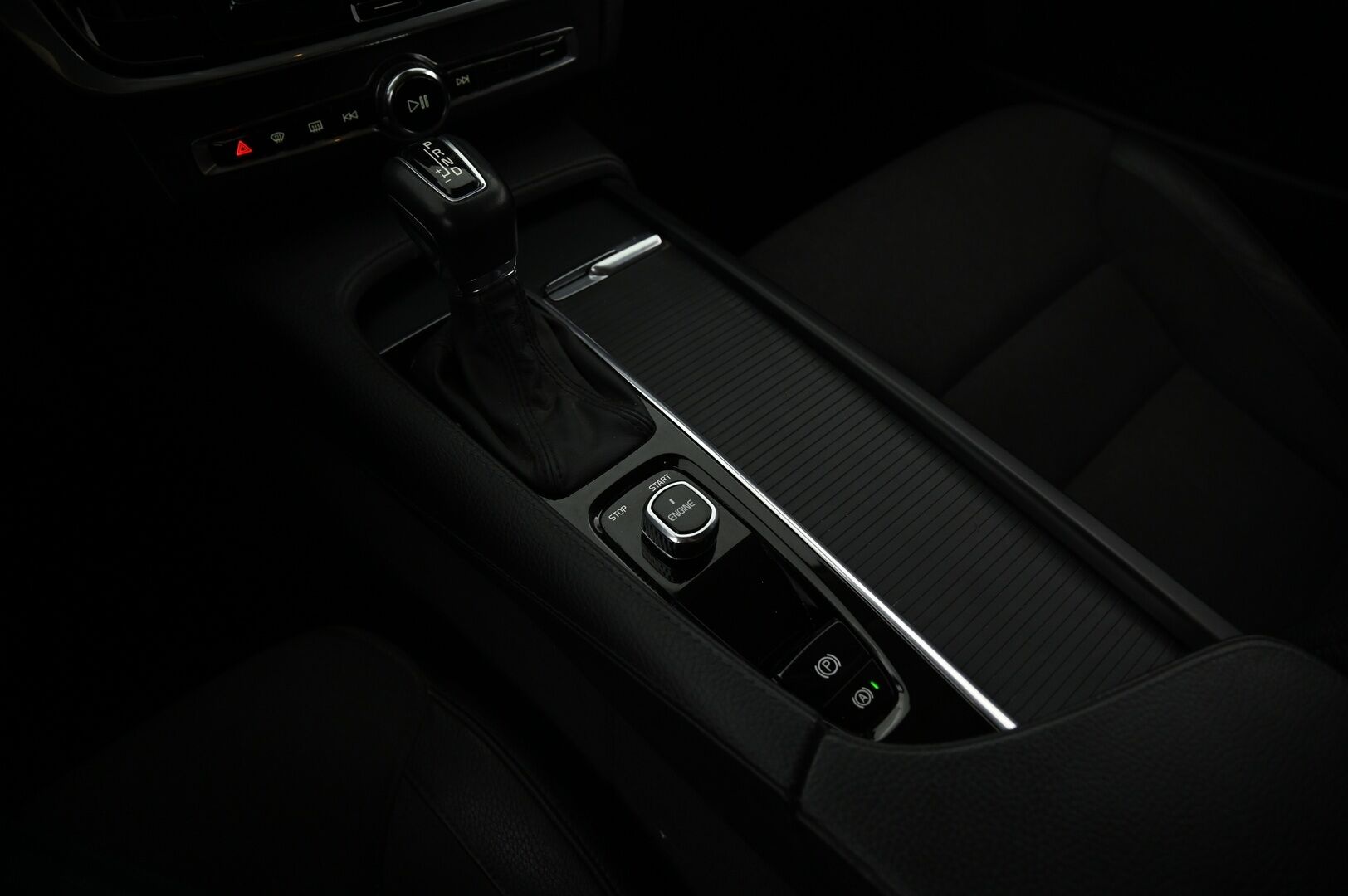 Volvo S90 2017 D4 AWD Business aut * Pilot assist / Webasto / LED / P. kamera / Puolinahat / Vetokoukku* - Ilman AD-Bluea / Hiljattain katsastettu ja huollettu