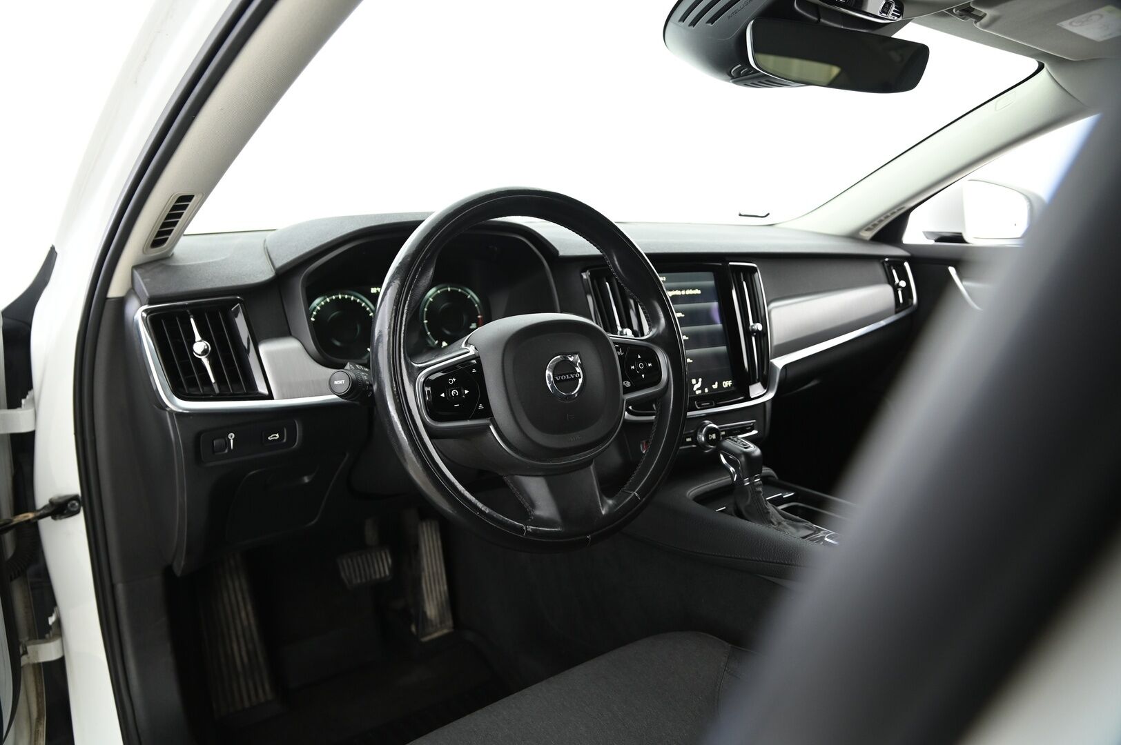 Volvo S90 2017 D4 AWD Business aut * Pilot assist / Webasto / LED / P. kamera / Puolinahat / Vetokoukku* - Ilman AD-Bluea / Hiljattain katsastettu ja huollettu