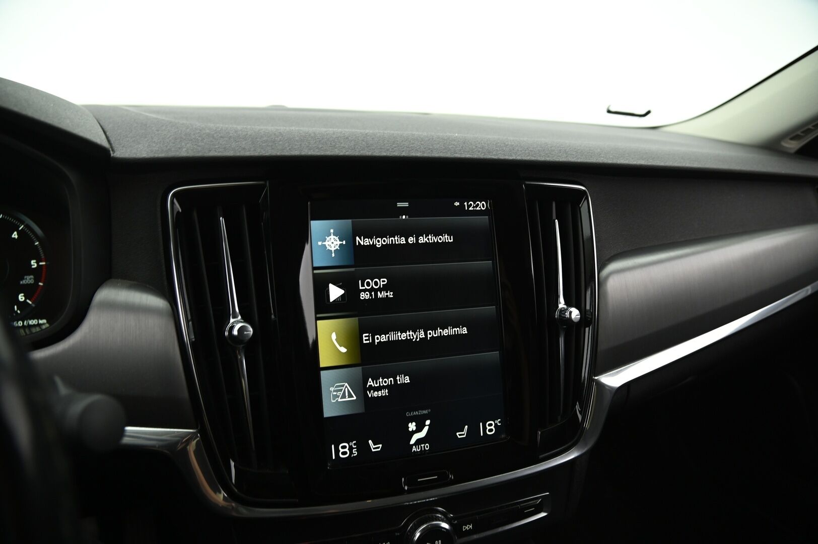 Volvo S90 2017 D4 AWD Business aut * Pilot assist / Webasto / LED / P. kamera / Puolinahat / Vetokoukku* - Ilman AD-Bluea / Hiljattain katsastettu ja huollettu