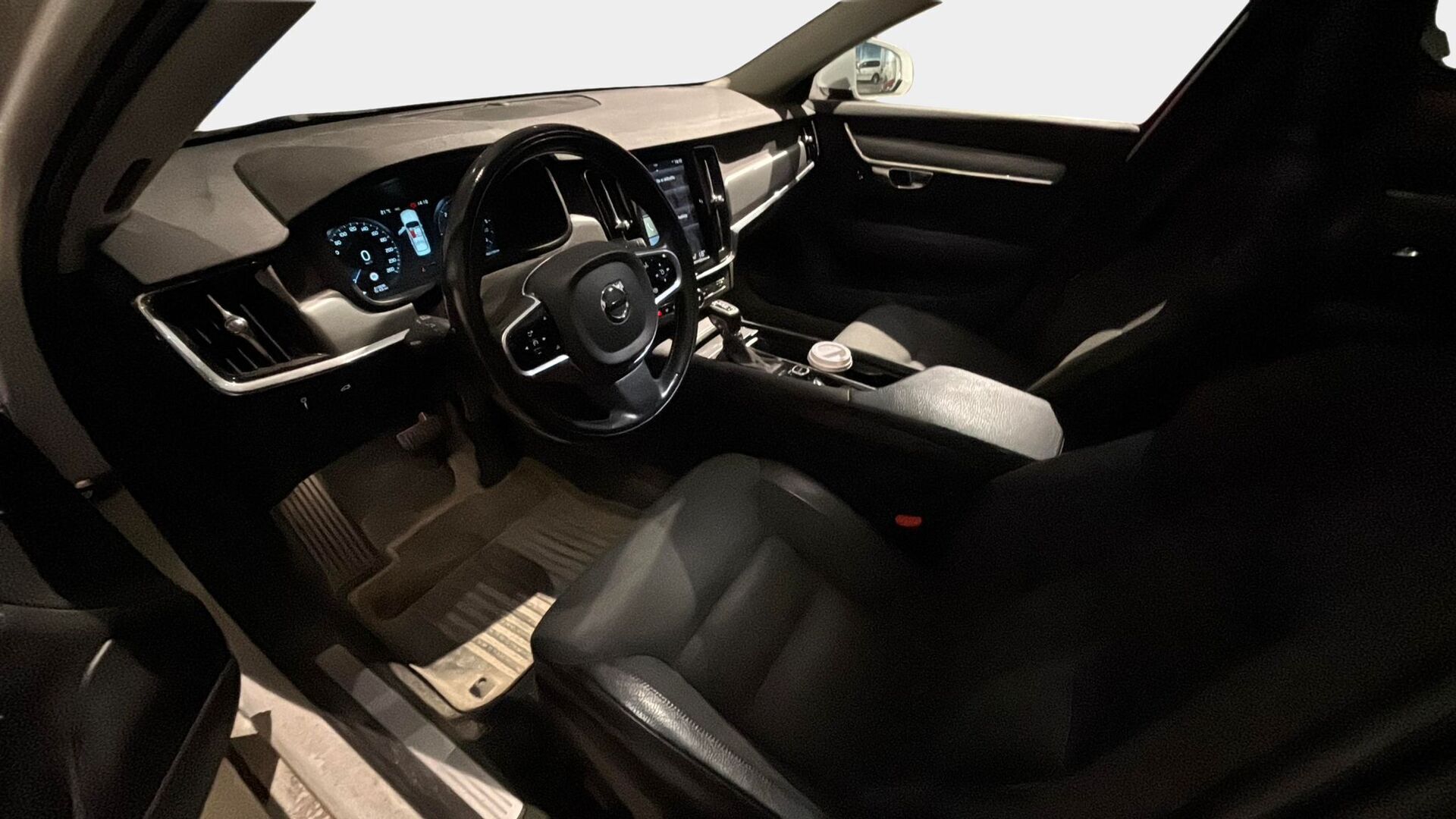 Volvo S90 2017 D4 AWD Business aut * Pilot assist / Webasto / LED / P. kamera / Puolinahat / Vetokoukku* - Ilman AD-Bluea / Hiljattain katsastettu ja huollettu