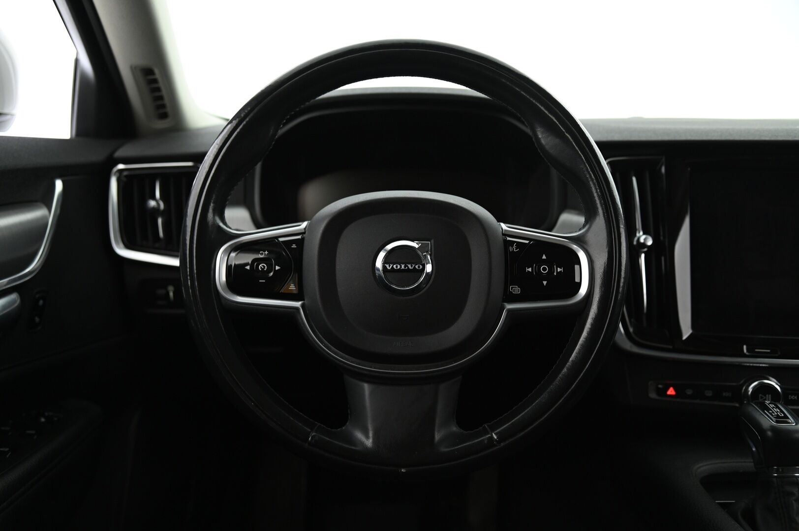Volvo S90 2017 D4 AWD Business aut * Pilot assist / Webasto / LED / P. kamera / Puolinahat / Vetokoukku* - Ilman AD-Bluea / Hiljattain katsastettu ja huollettu
