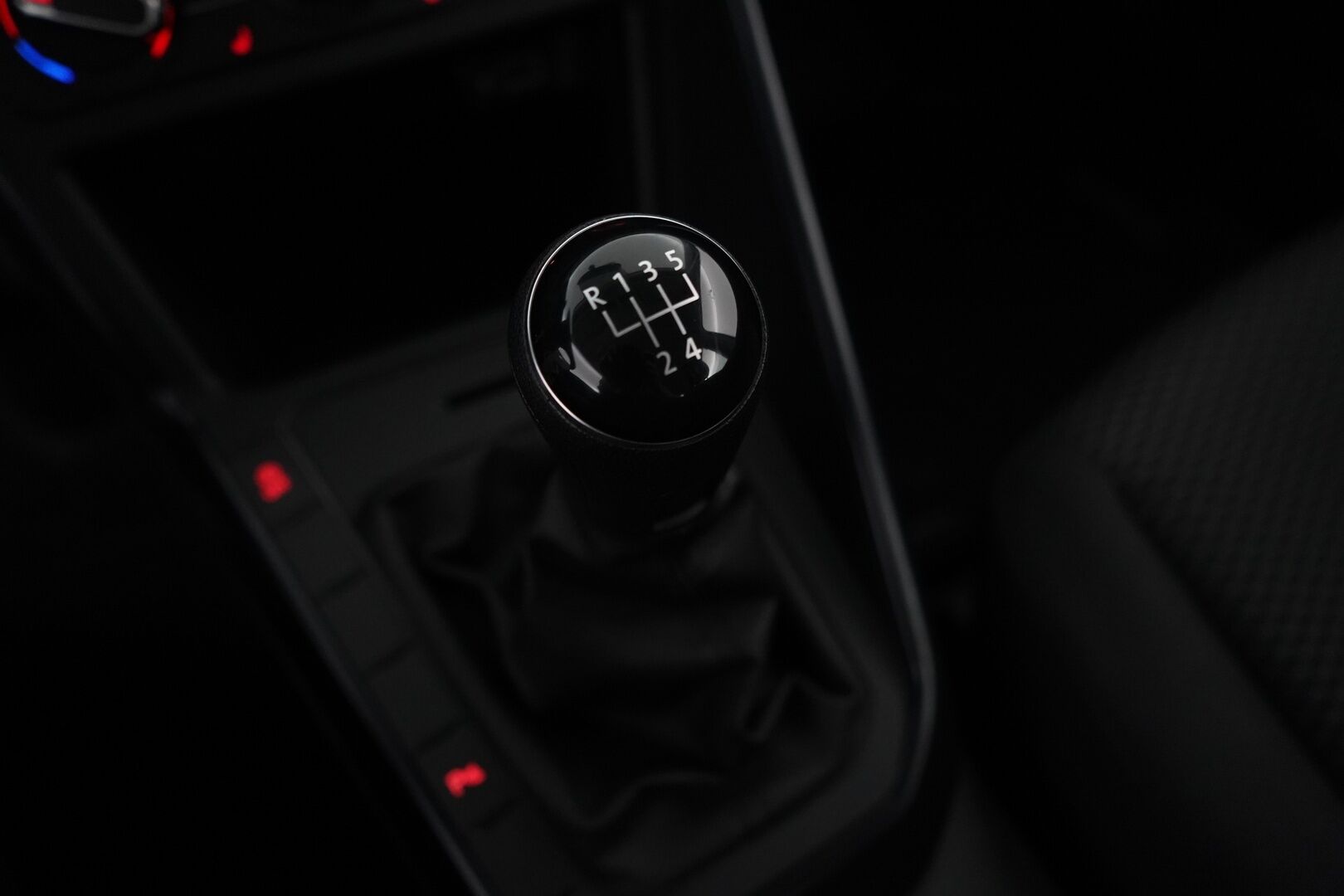 Volkswagen Polo 2019 Trendline 1,0 59 kW (80 hv) * Vakkari / Tutkat / Ilmastointi / BT * - KATSO TÄMÄ HINTA! / Suomi-auto / Kahdet renkaat / Jakohihna vaihdettu juuri!