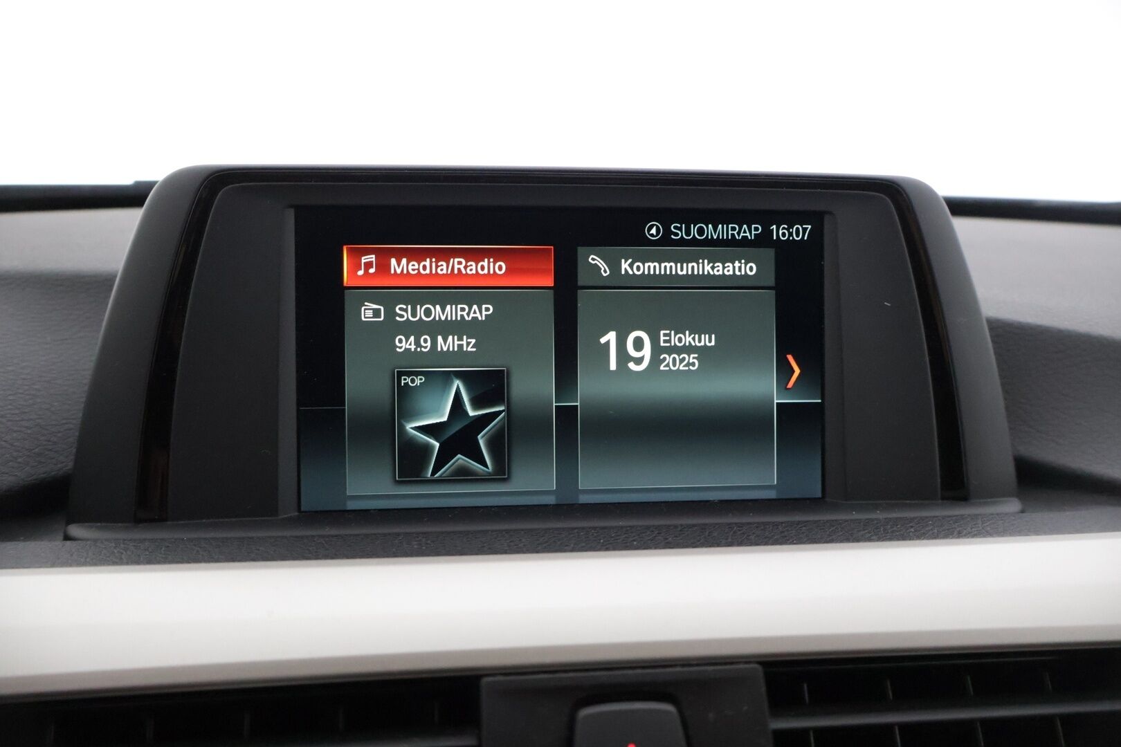 BMW 320 2019 F31 Touring 320i A xDrive Business Exclusive * Nahka sporttipenkit / Tutkat / Vetokoukku / Led-valot / Lohkolämmitin * - * Merkkihuollettu / 2-omisteinen Suomi-auto / Huippusiisti yksilö! *