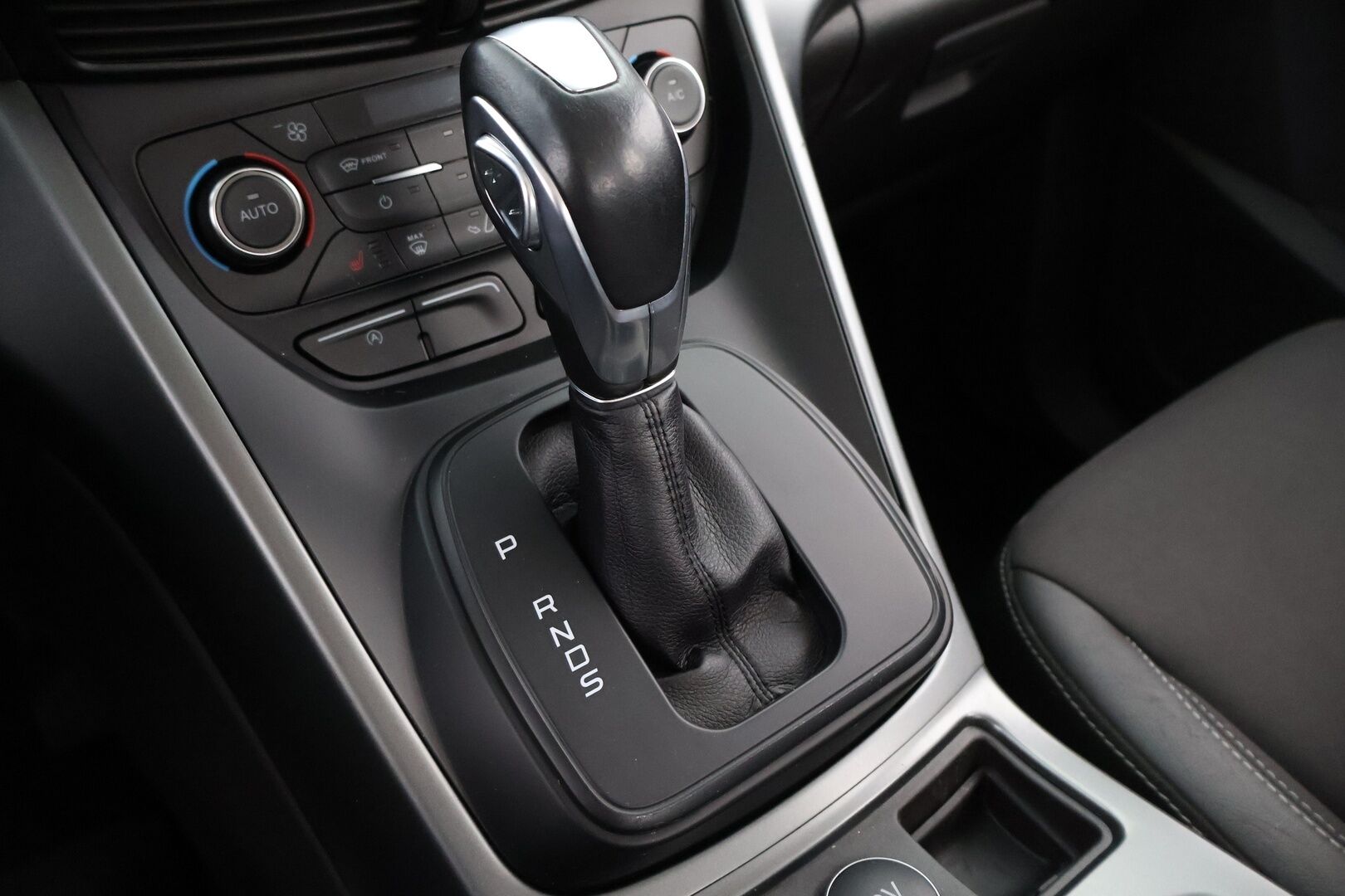 Ford Kuga 2019 1,5 TDCi 120 hv PowerShift A6 FWD Style 5-ovinen - Suomiauto | Webasto | Vetokoukku | Peruutuskamera | Navi | Lämpölasi   | 2x Renkaat Aluvantein!